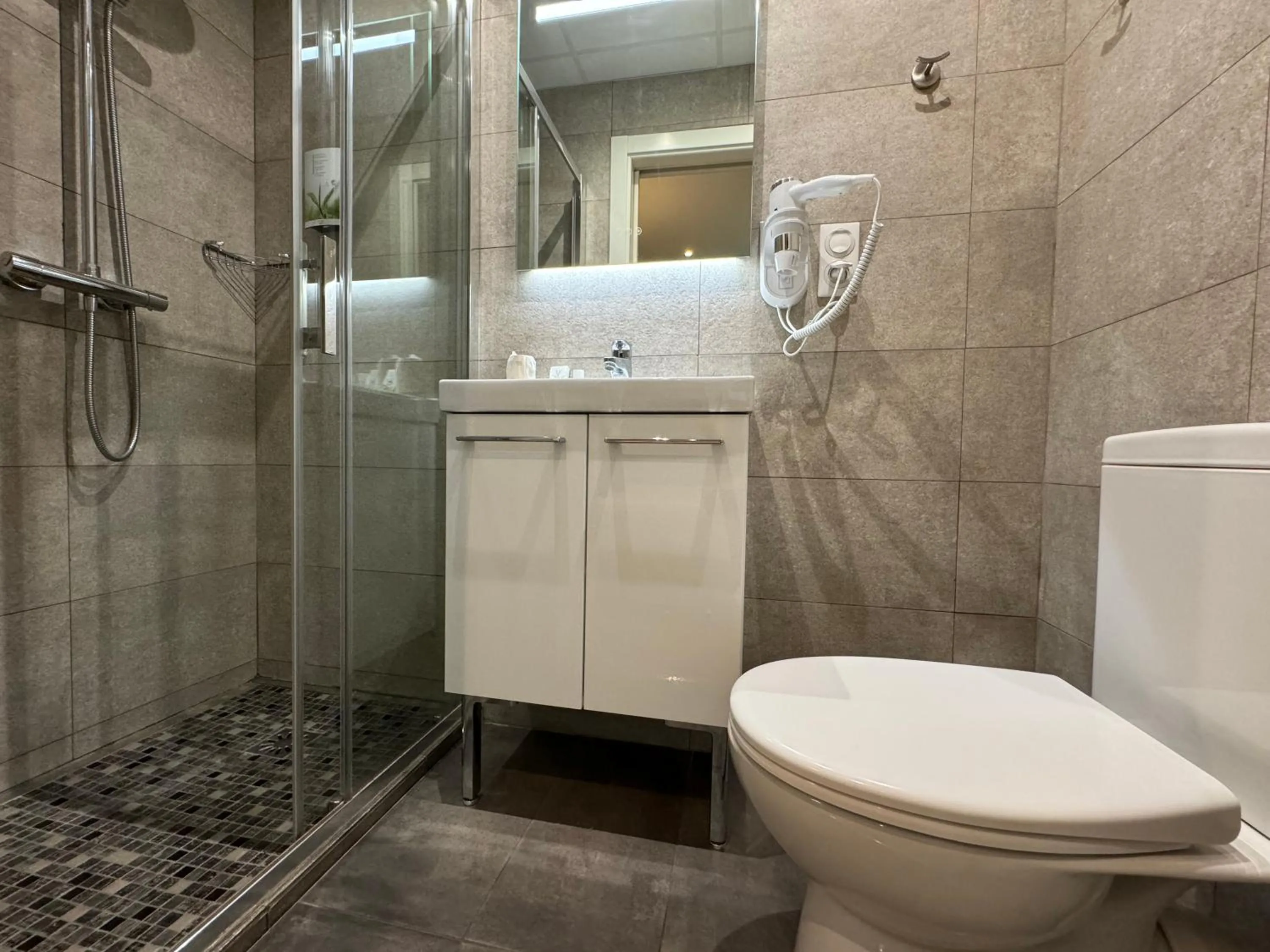 Property building in Hotel Pavillon Imperial