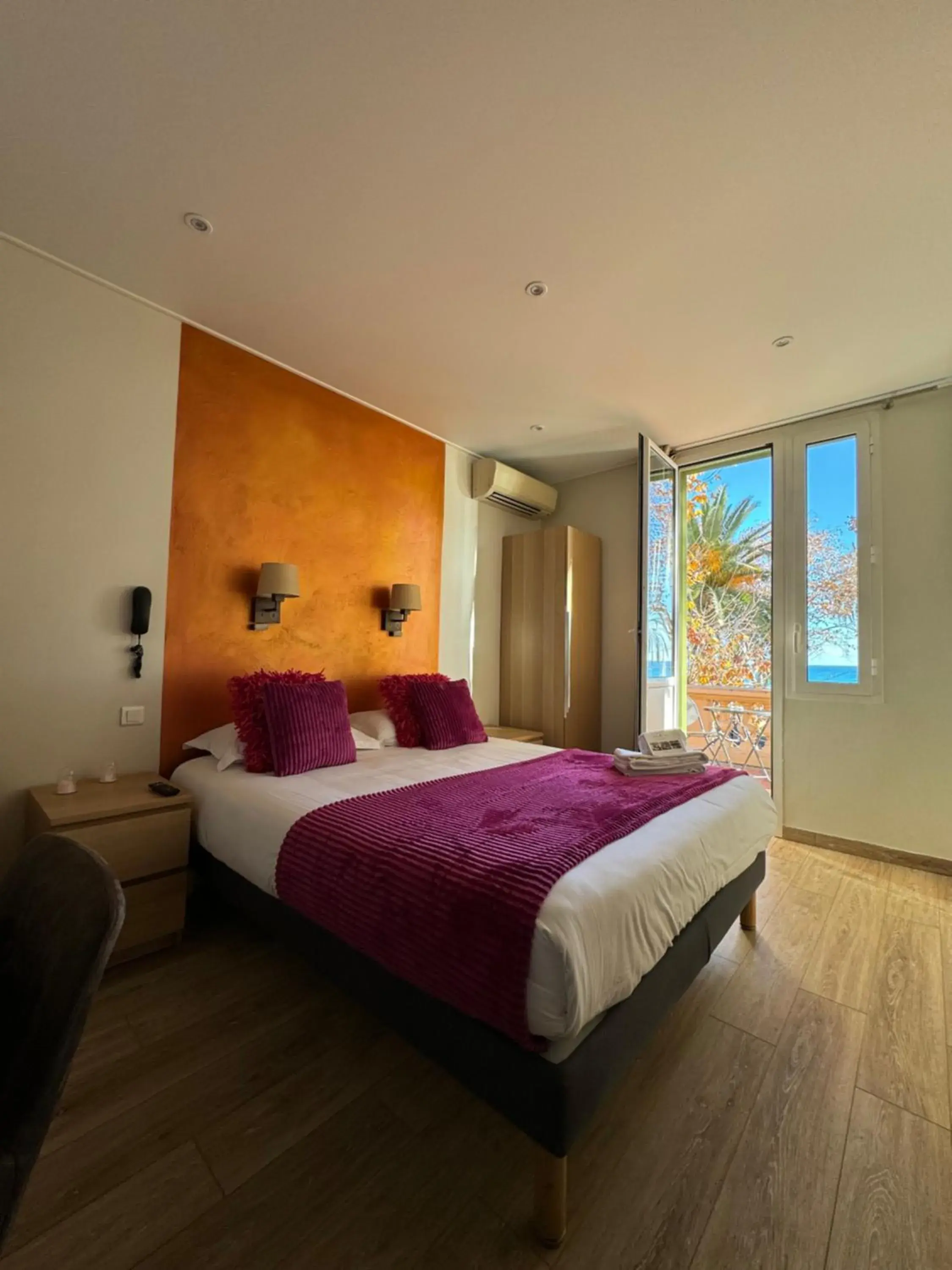 Superior Double Room with Terrace and Sea view in Hotel Pavillon Imperial Superior Double Room with Terrace and Sea view in Hotel Pavillon Imperial