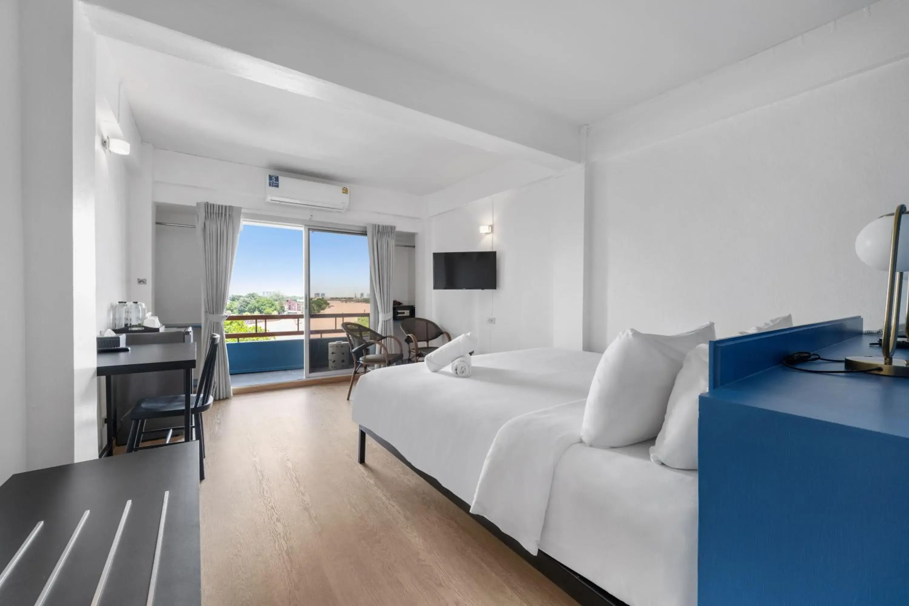 Executive Double Room with Balcony in River View Residence Executive Double Room with Balcony in River View Residence