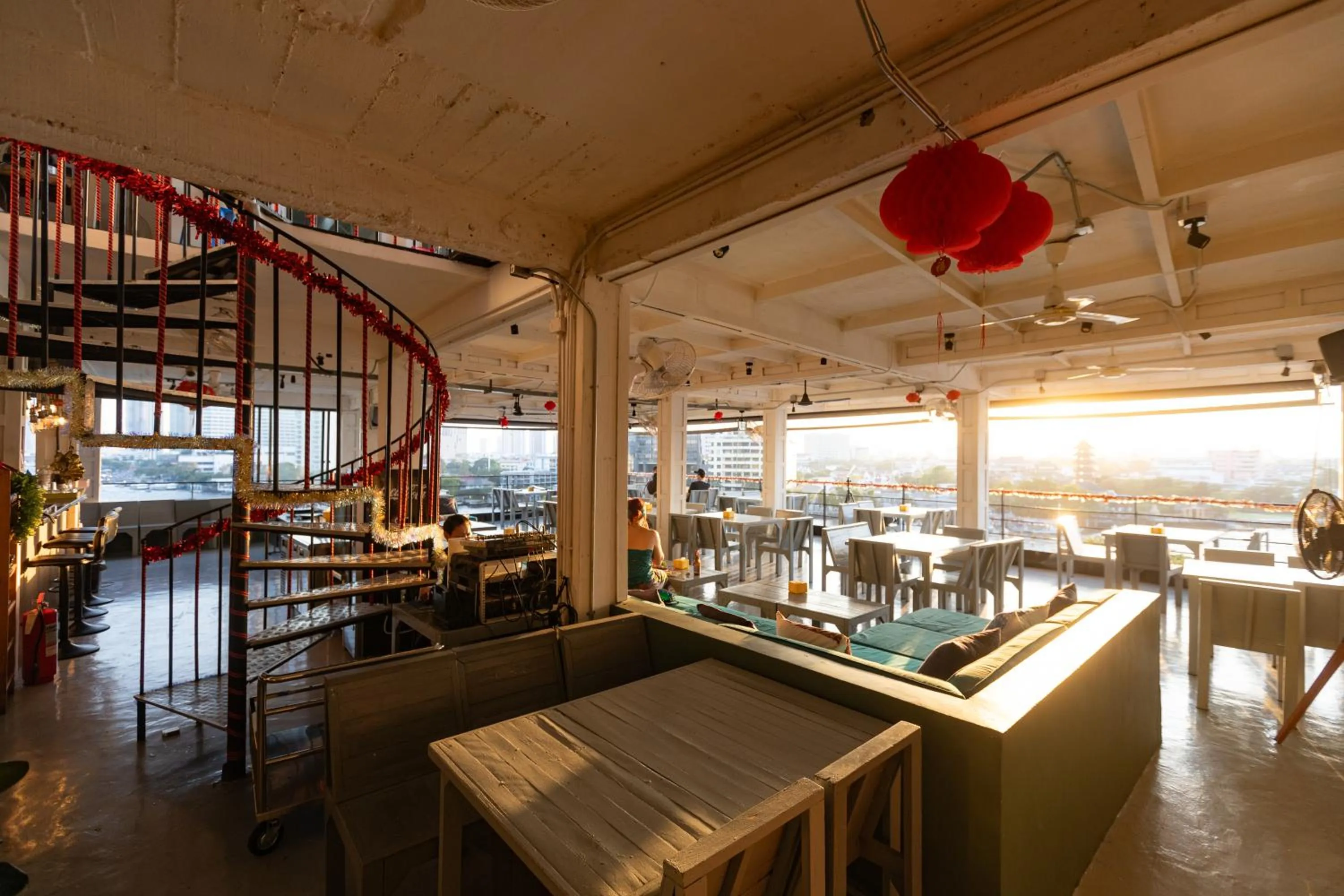 Restaurant/places to eat in River View Residence