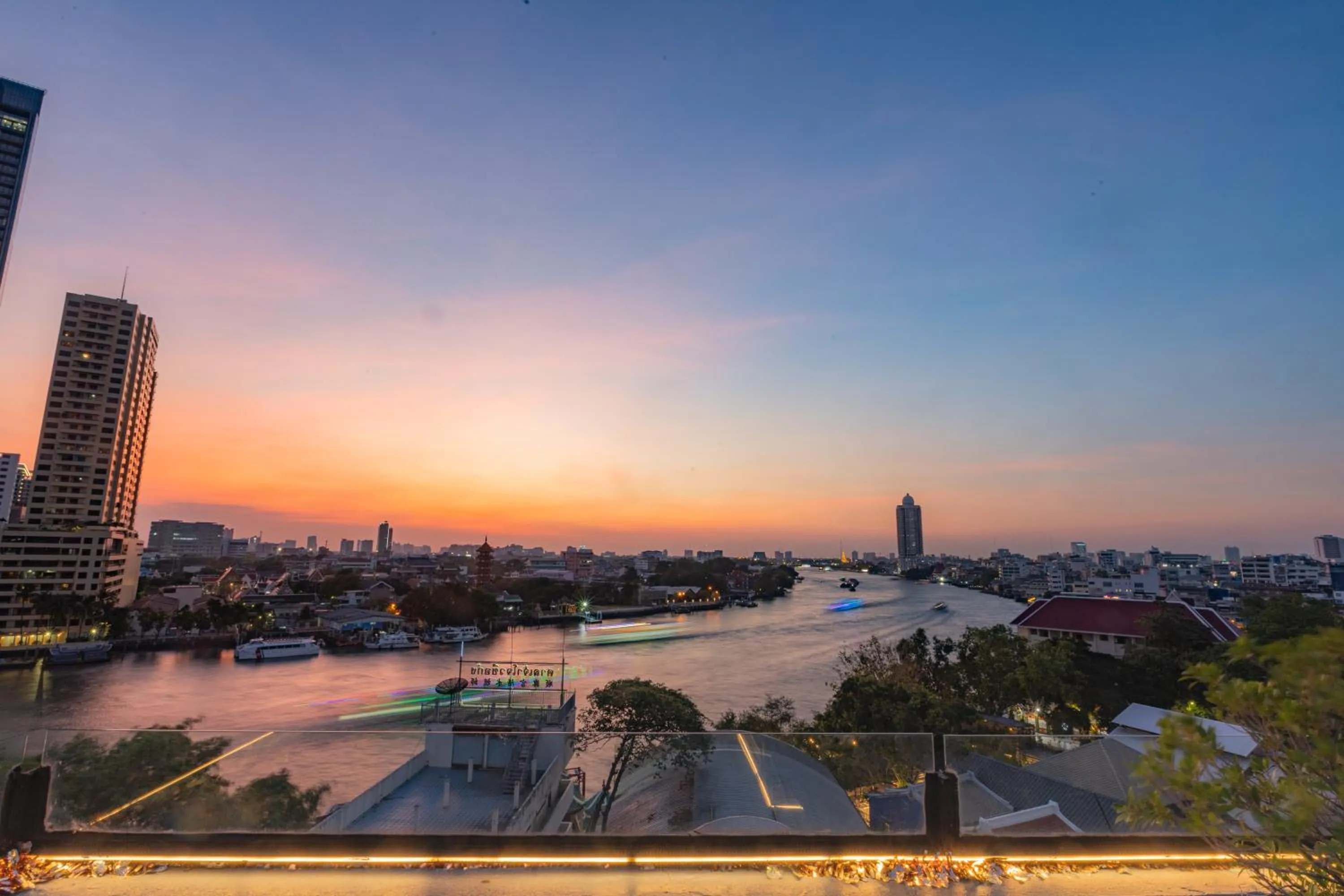 Restaurant/places to eat in River View Residence