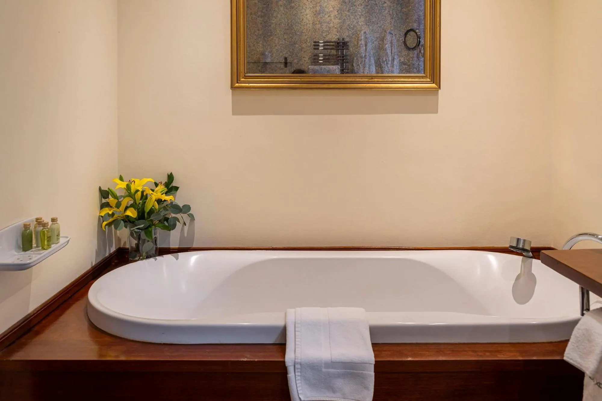 Bath in Ca's Xorc Luxury Retreat - ADULTS ONLY