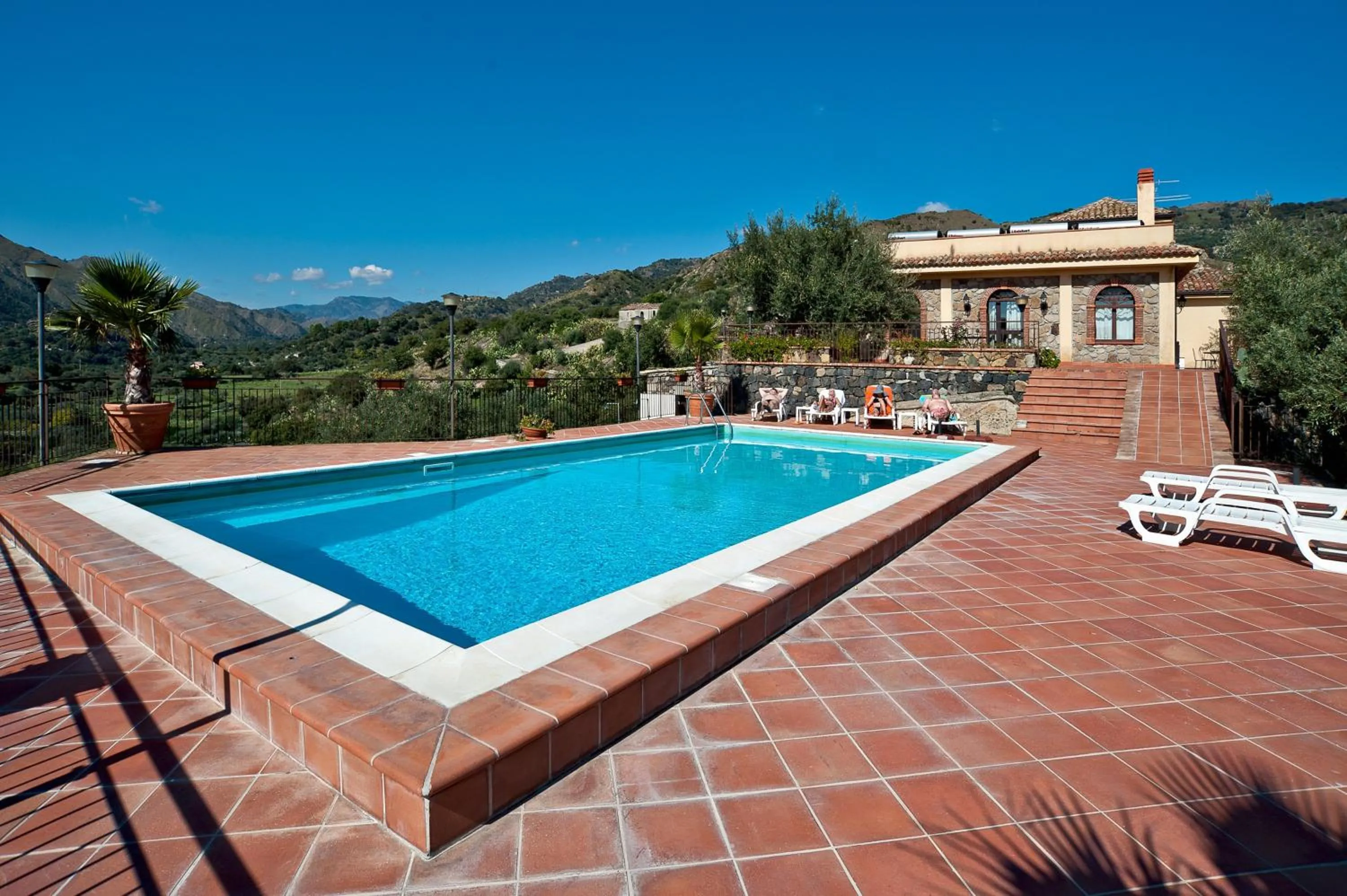 Swimming pool in Il Poggio Country Resort