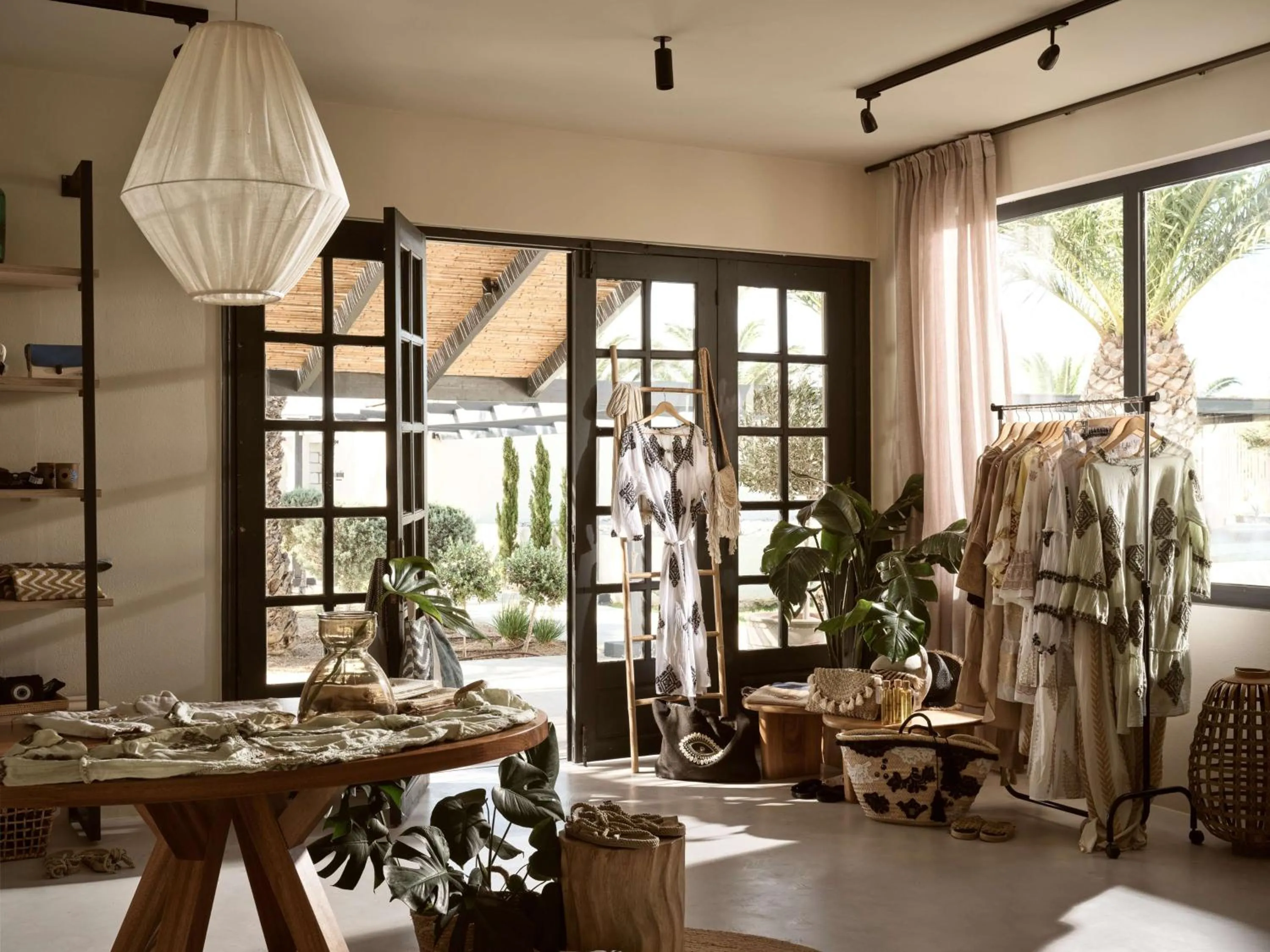 On-site shops in Numo Ierapetra Beach Resort Crete, Adults only, Curio Collection Hilton