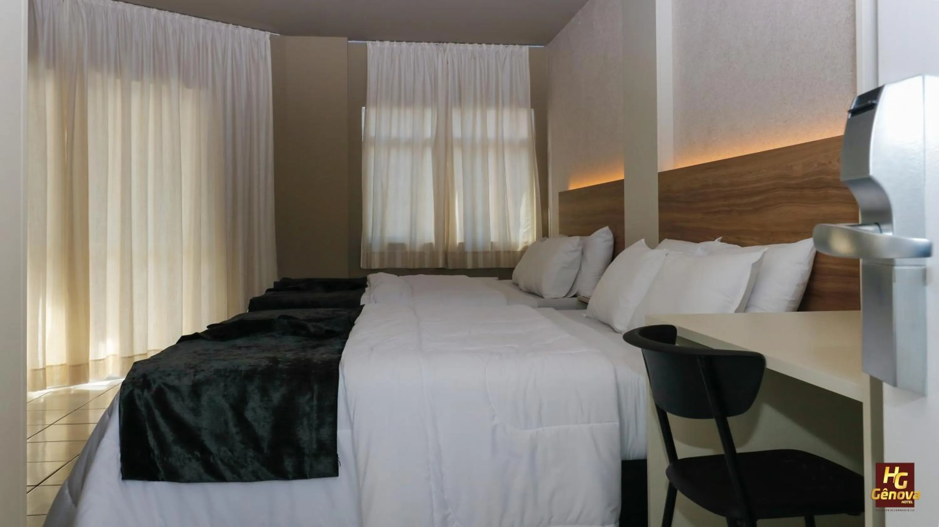 Photo of the whole room, Bed in Hotel Gênova BC