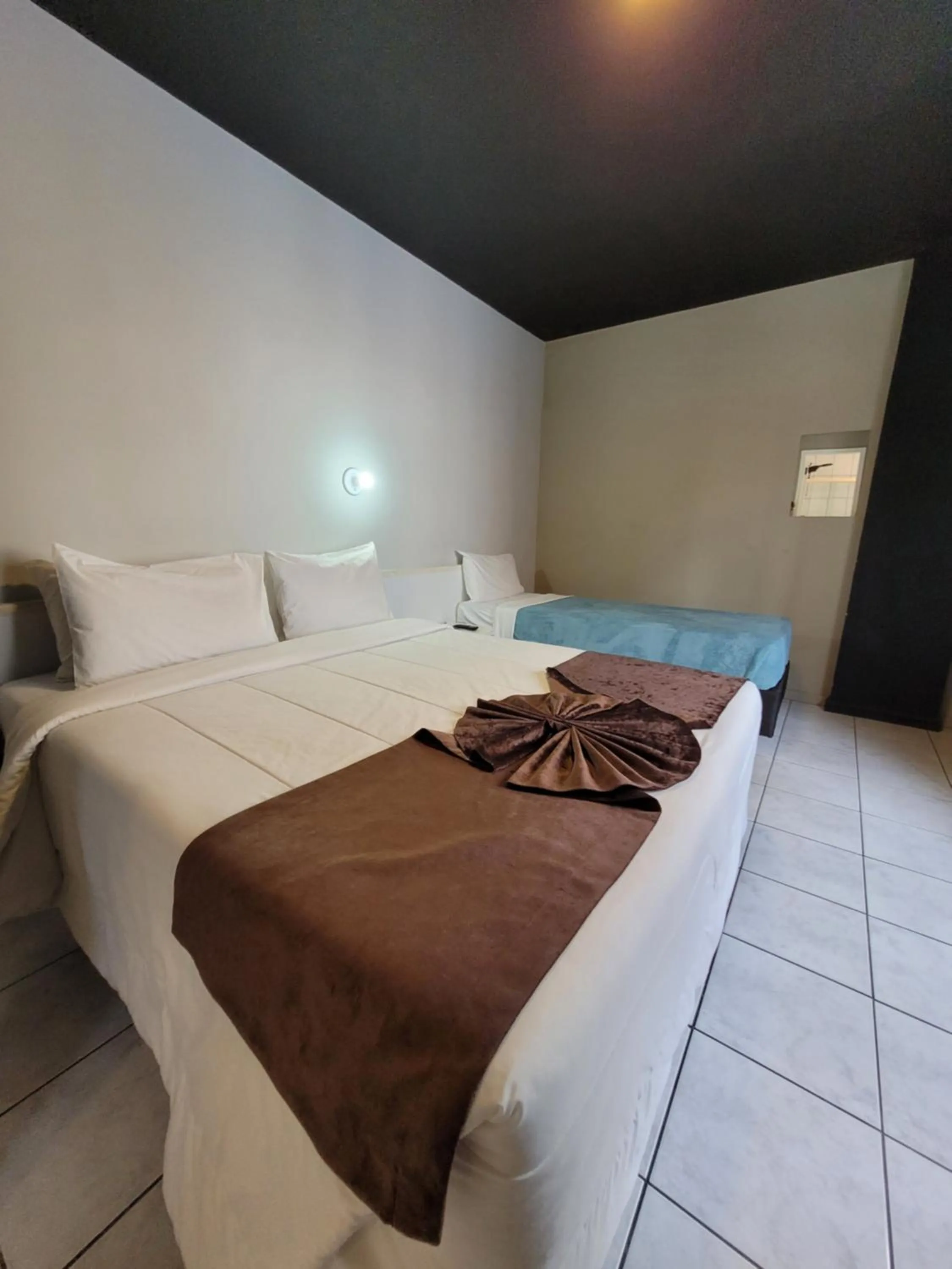 Photo of the whole room, Bed in Hotel Gênova BC