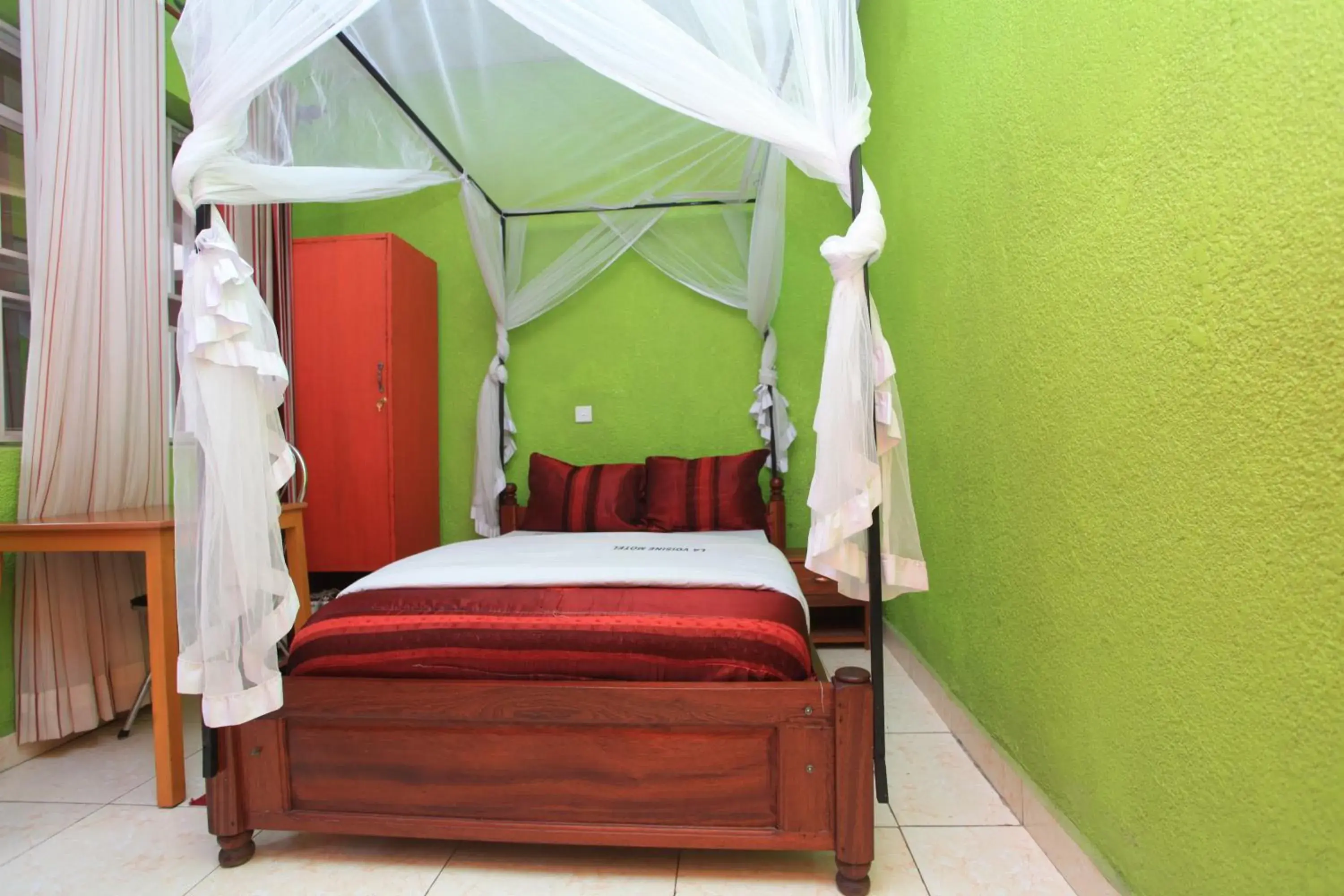 Single Room in La Voisina Hotel Single Room in La Voisina Hotel