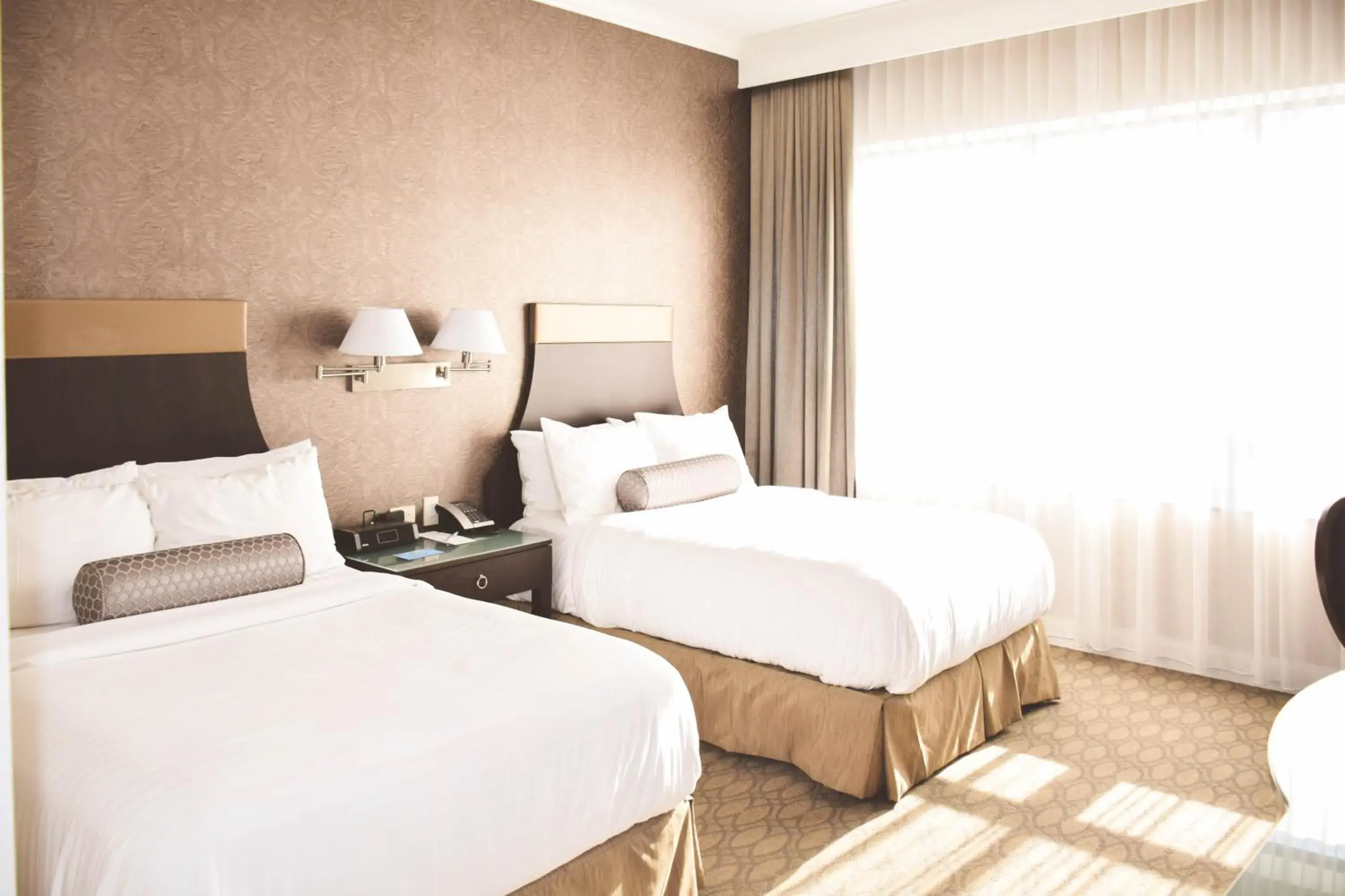 Deluxe Double Room with Shower in La Banque Hotel Deluxe Double Room with Shower in La Banque Hotel