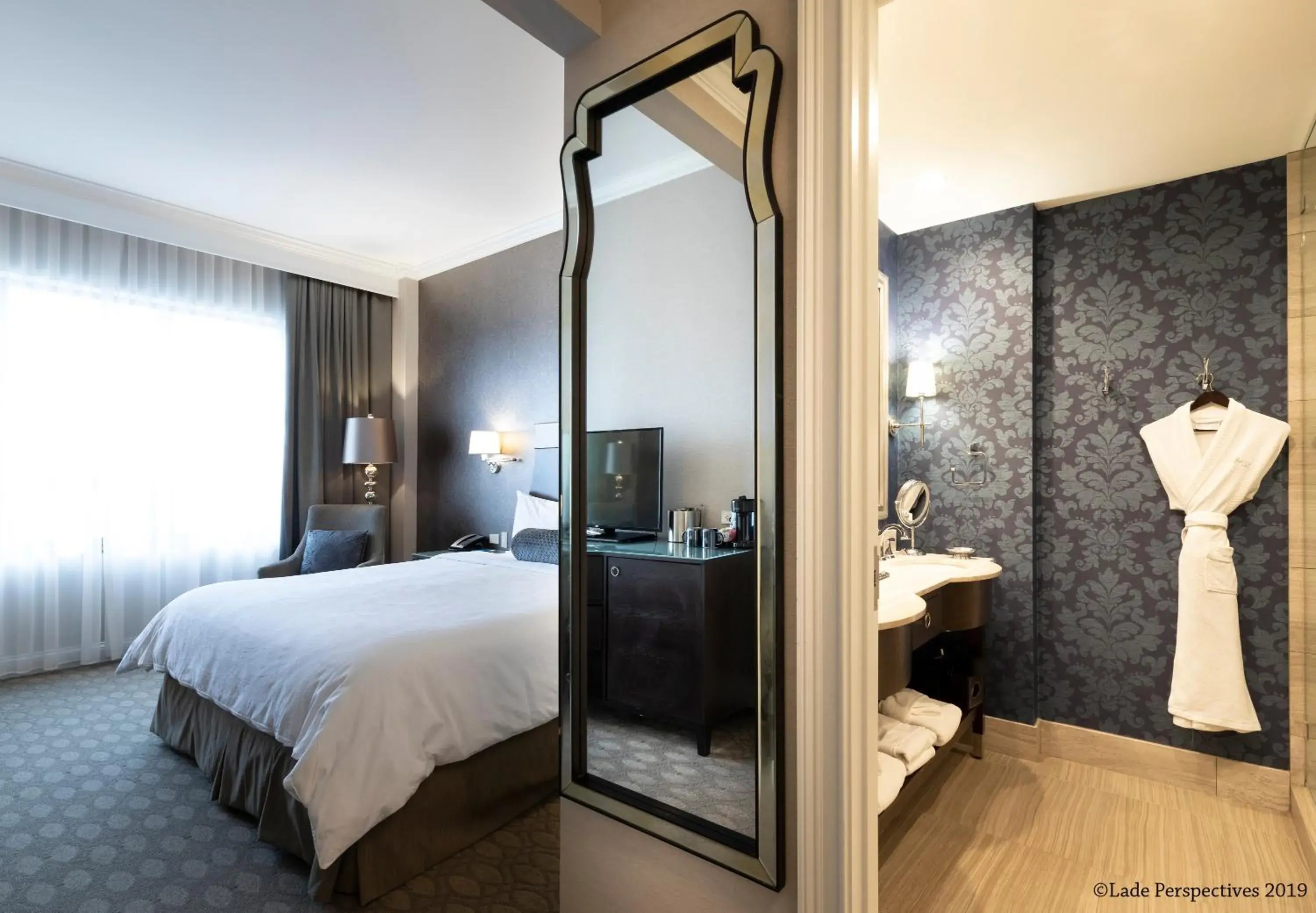 Deluxe Queen Room in La Banque Hotel Deluxe Queen Room in La Banque Hotel