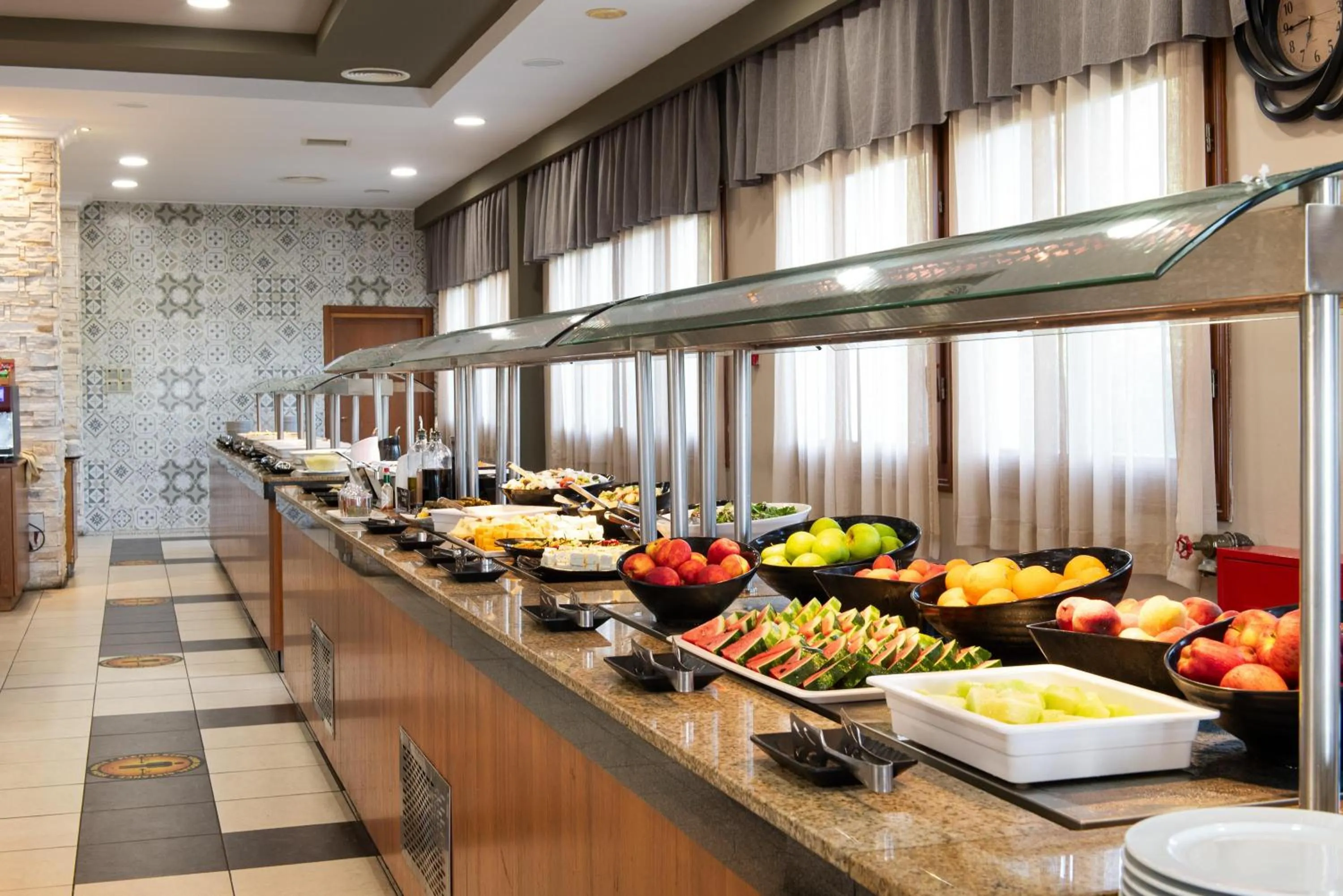 Restaurant/places to eat in Alexandros Palace