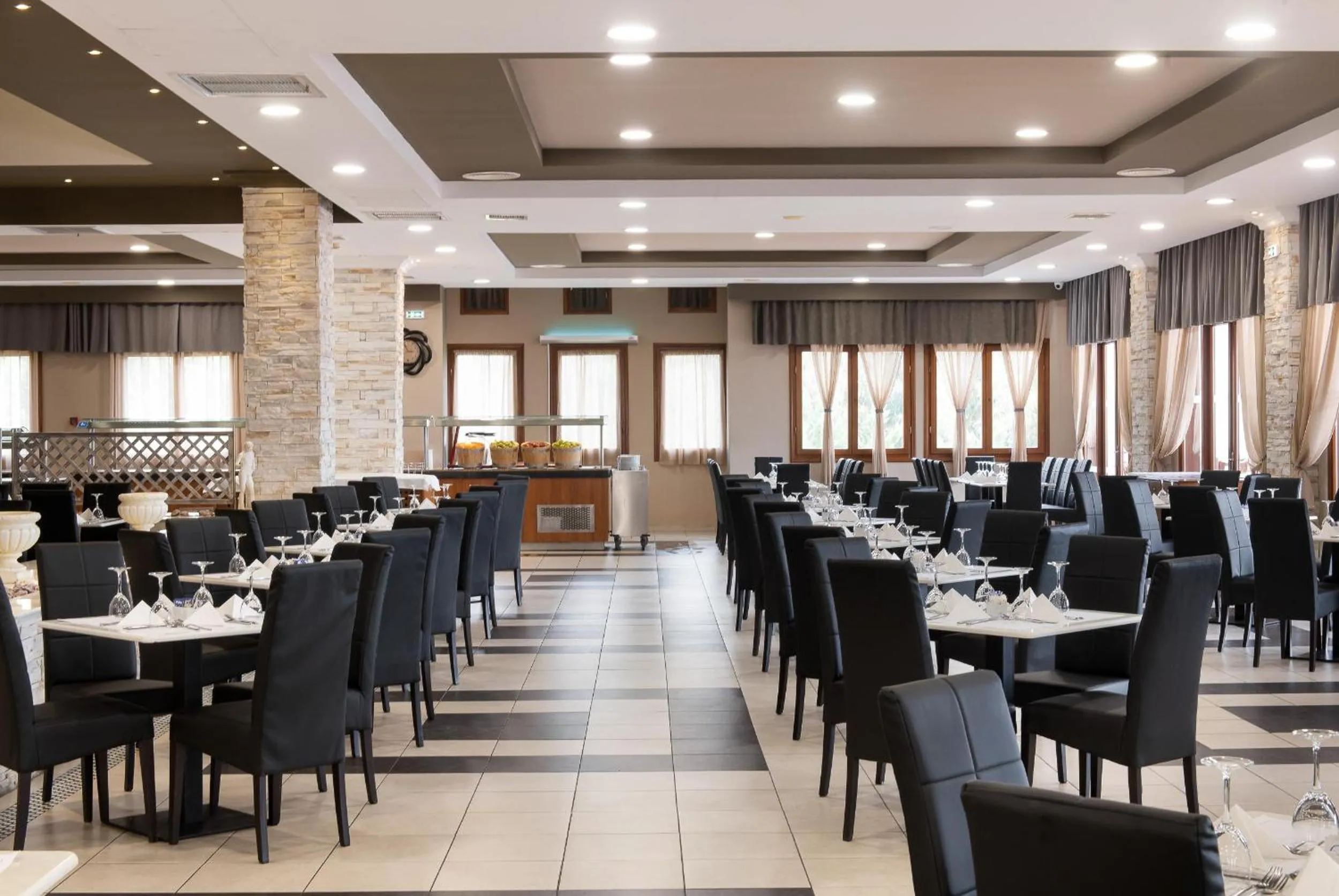 Restaurant/places to eat in Alexandros Palace