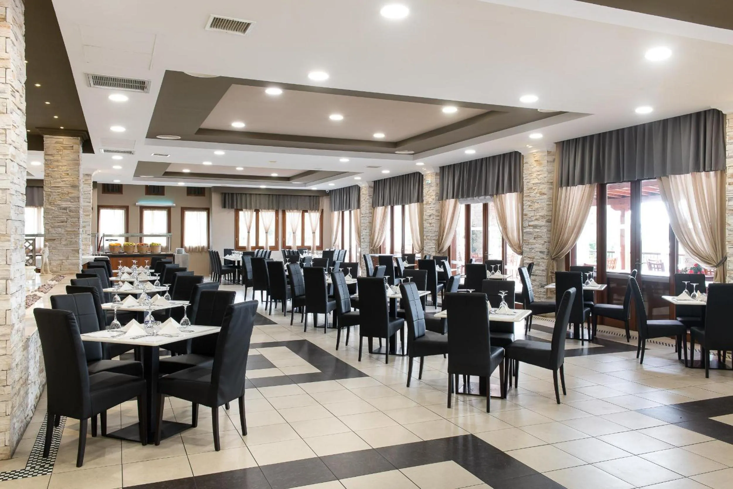 Restaurant/places to eat in Alexandros Palace