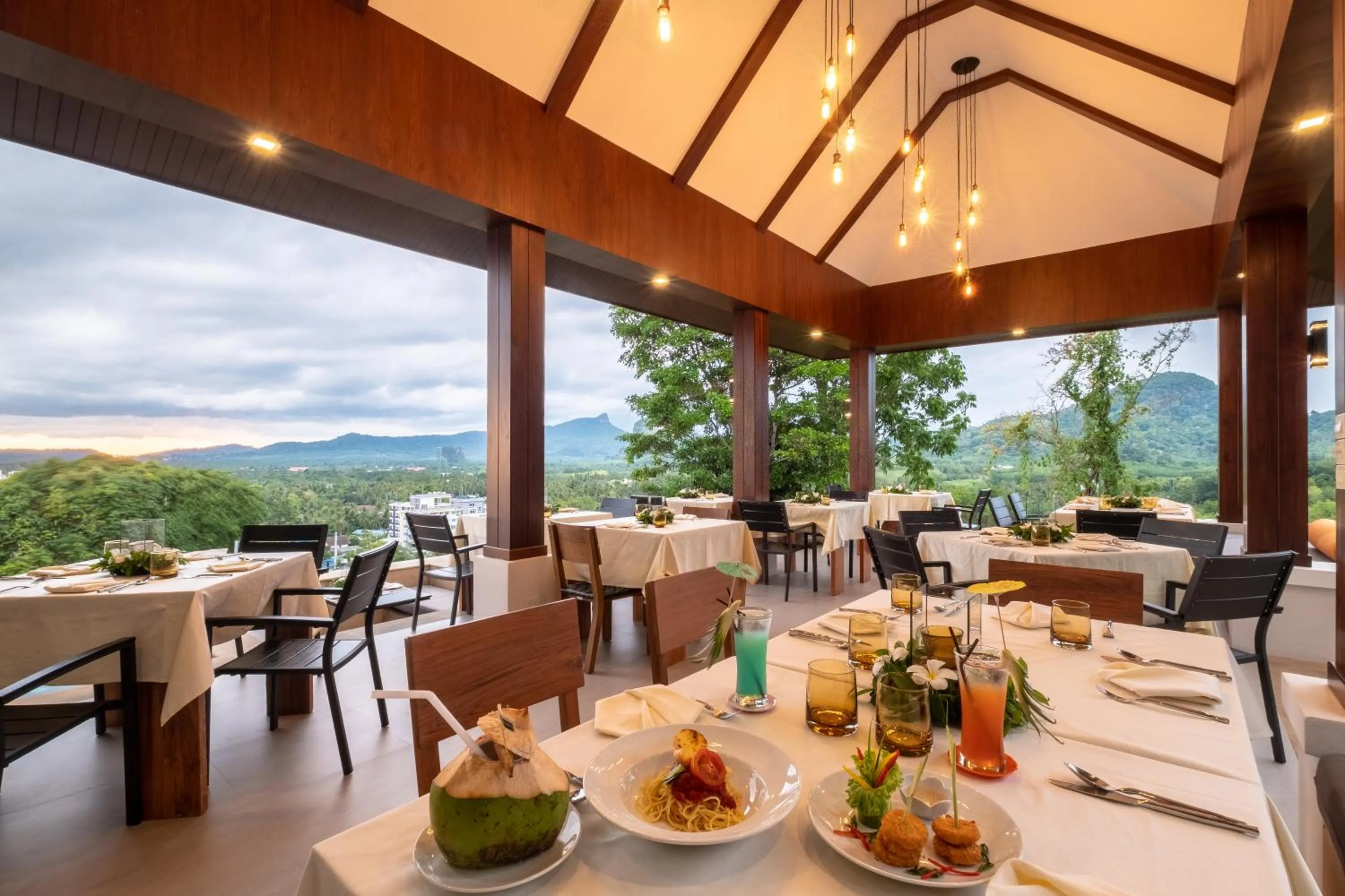 Restaurant/places to eat in Andakiri Pool Villa Panoramic Sea View