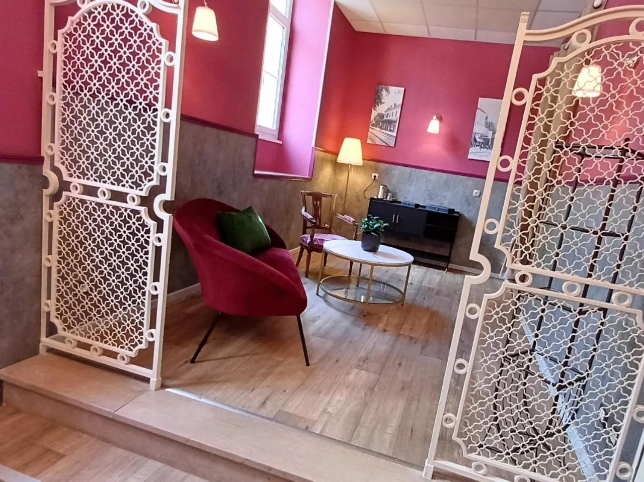 Photo of the whole room in Grand Hôtel de Bourbon-Lancy - Spa et Restaurant - Logis