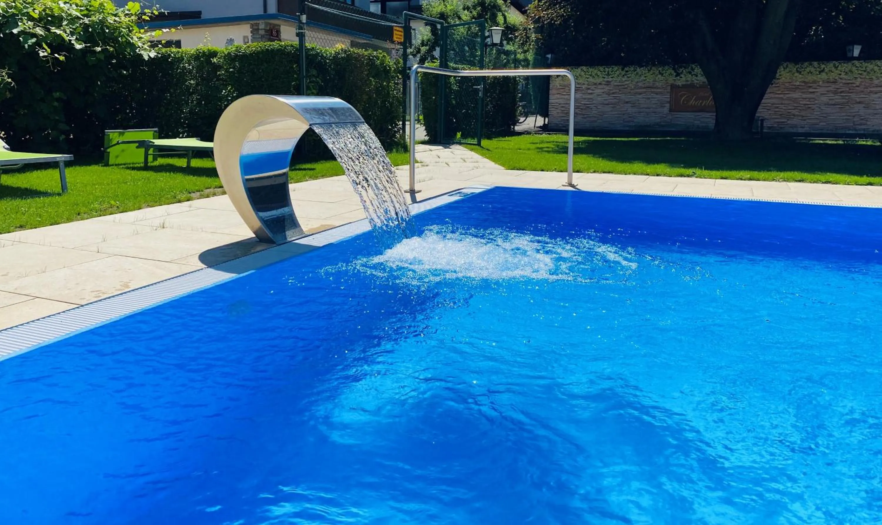 Swimming pool in Hotel Charlotte