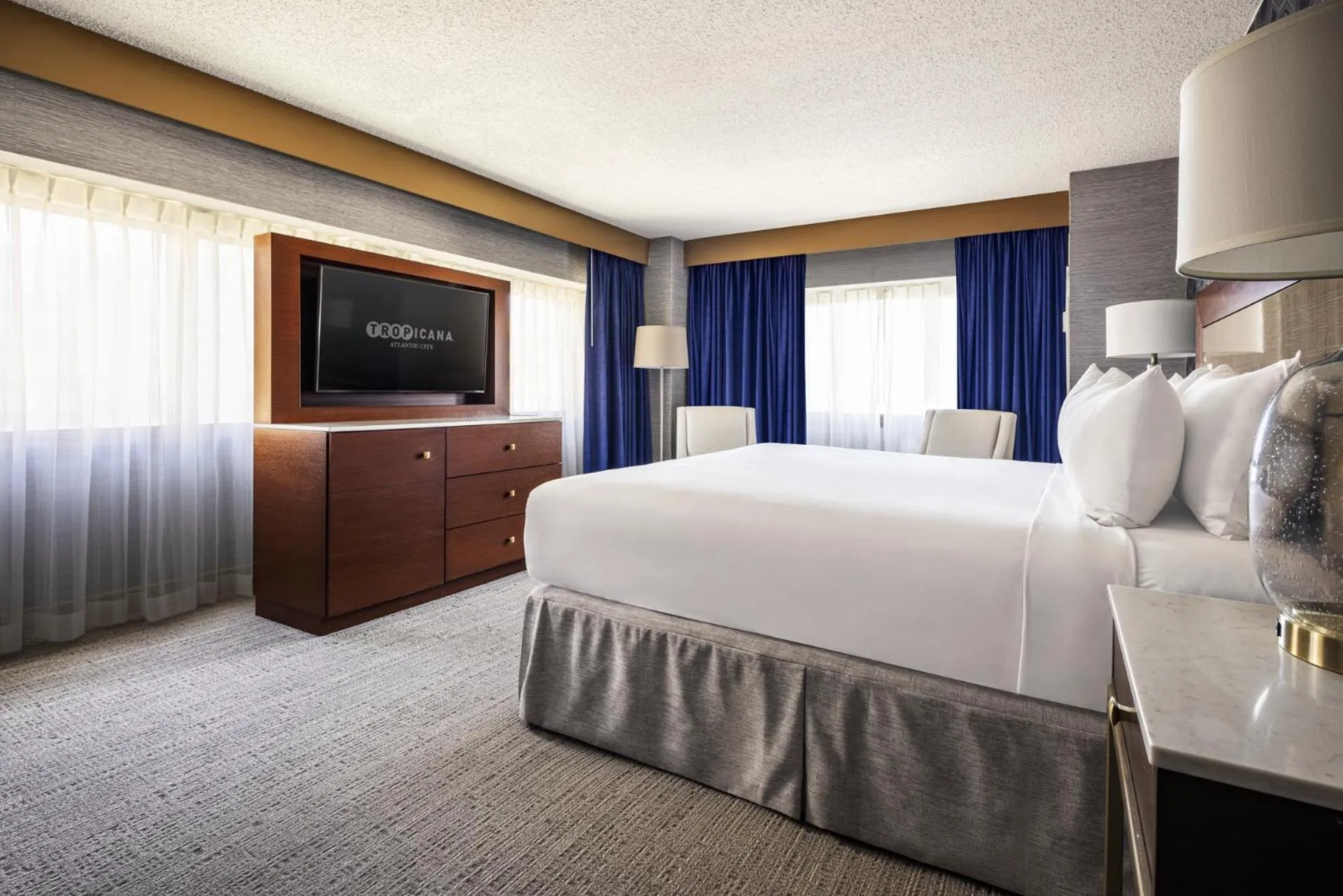 Bedroom, Bed in Tropicana Atlantic City, A Caesars Destination