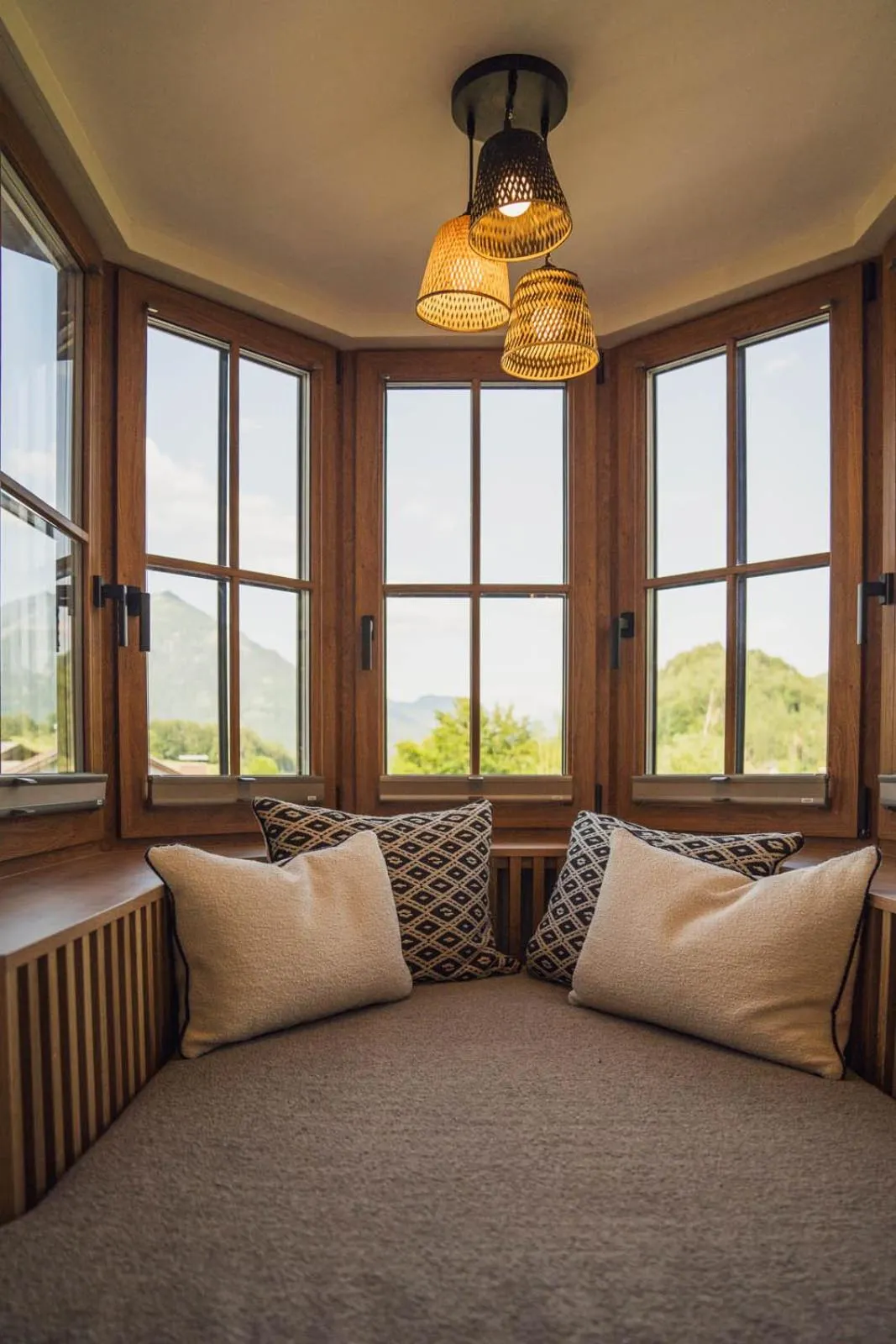 Seating area, Bed in Bergrose Hideaway