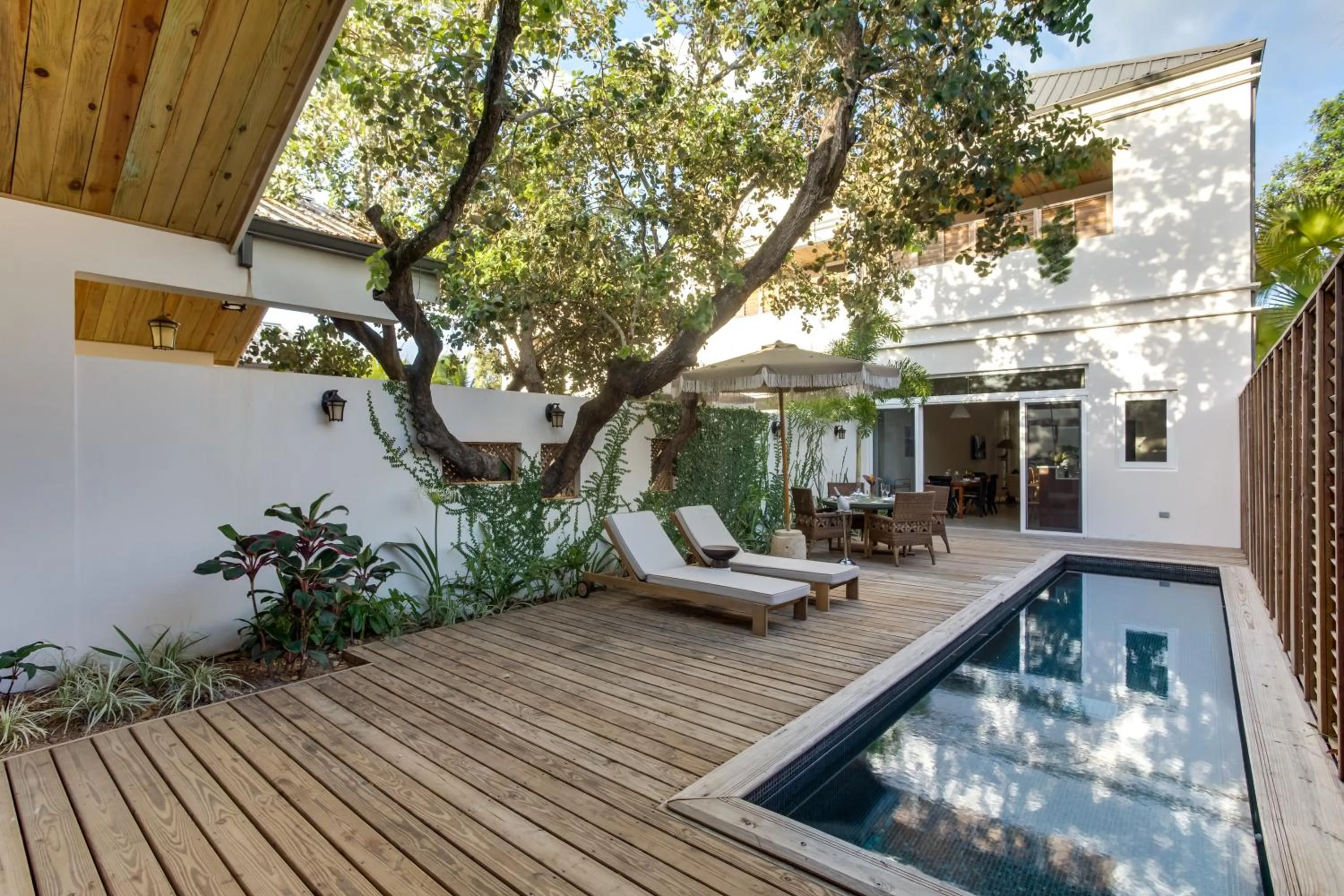 Patio in Itz'ana Resort & Residences