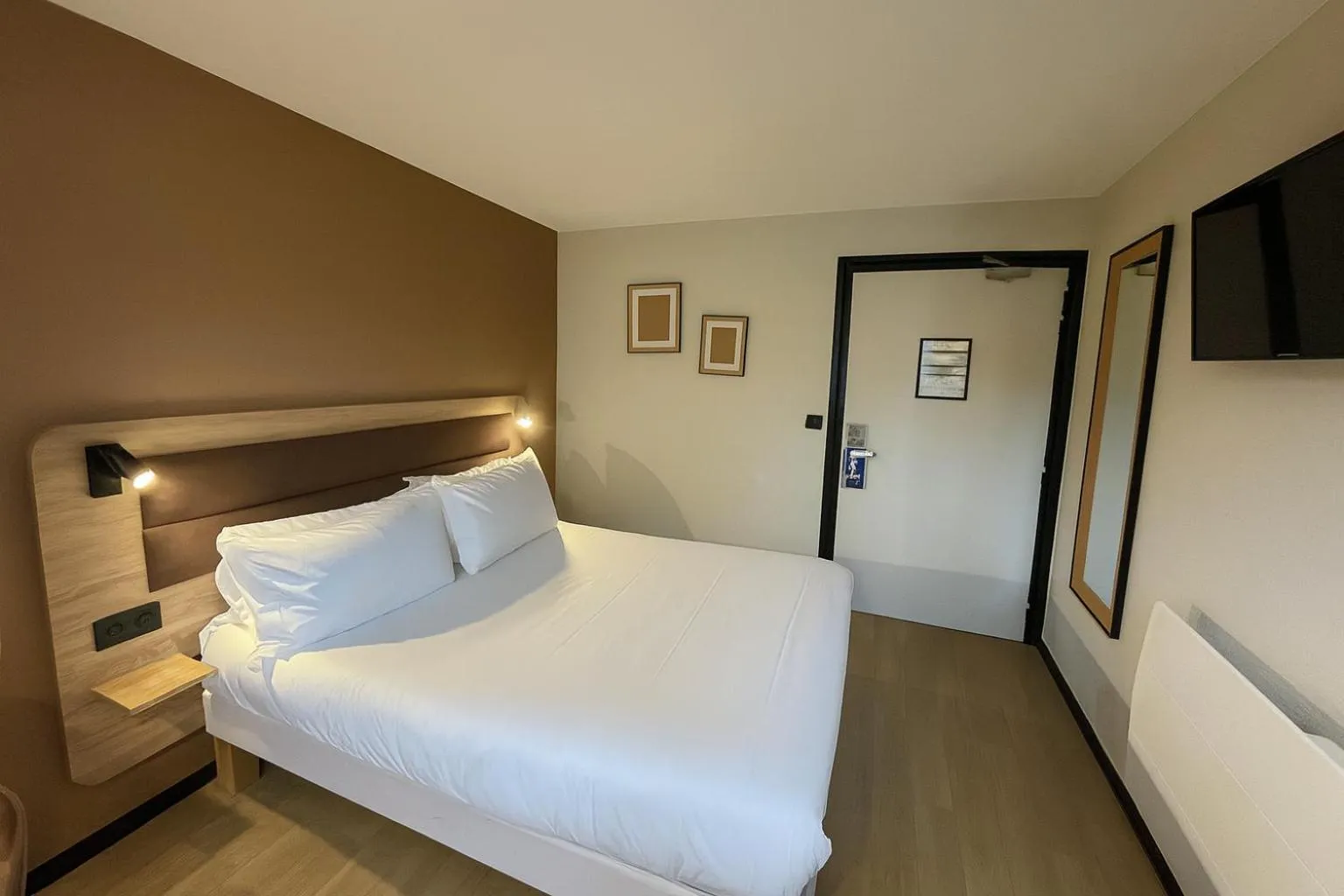 Bed in Brit Hotel Confort Rouen Centre