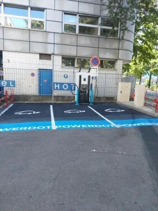 Parking in Brit Hotel Confort Rouen Centre