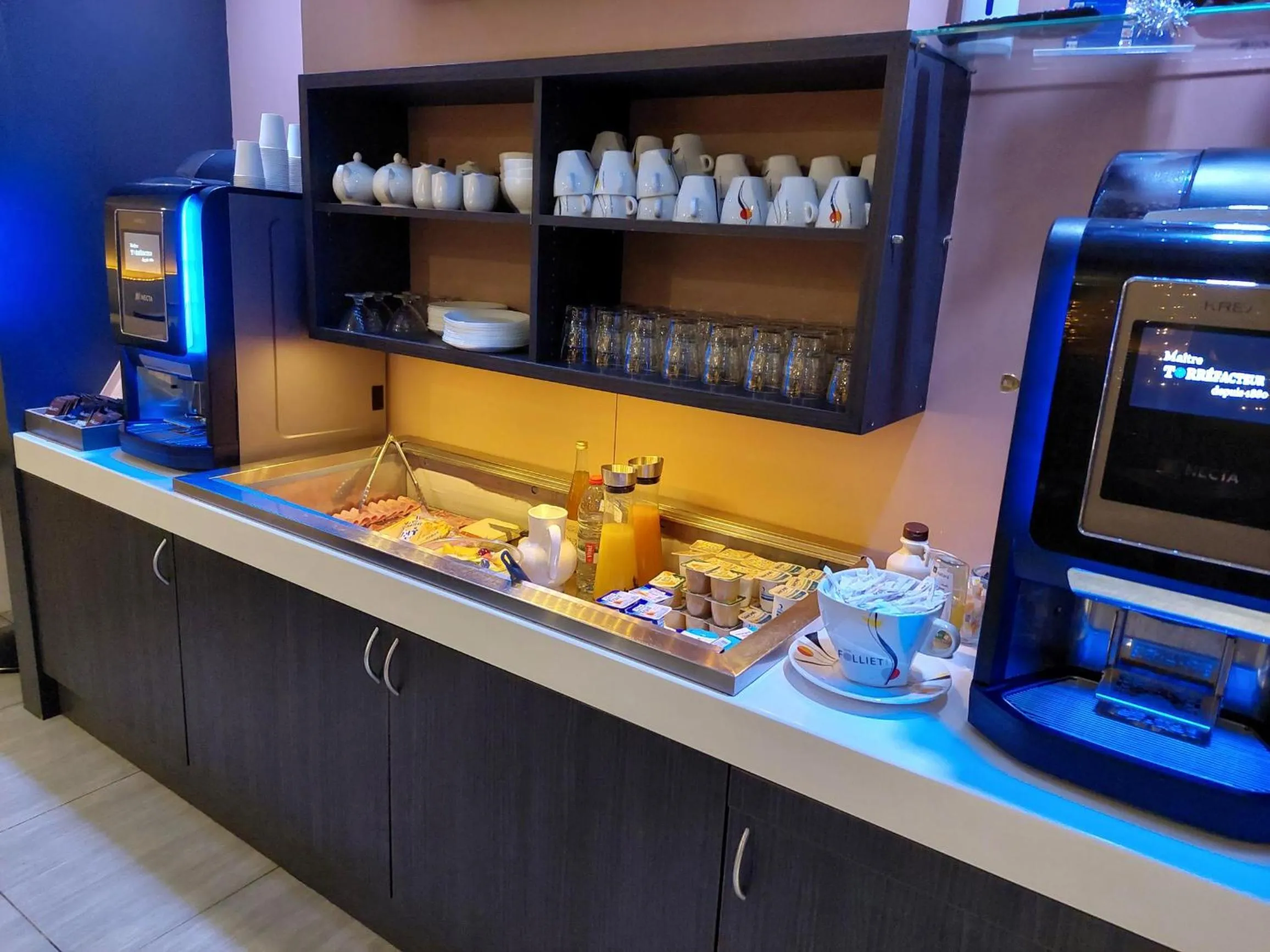 Breakfast in Brit Hotel Confort Rouen Centre