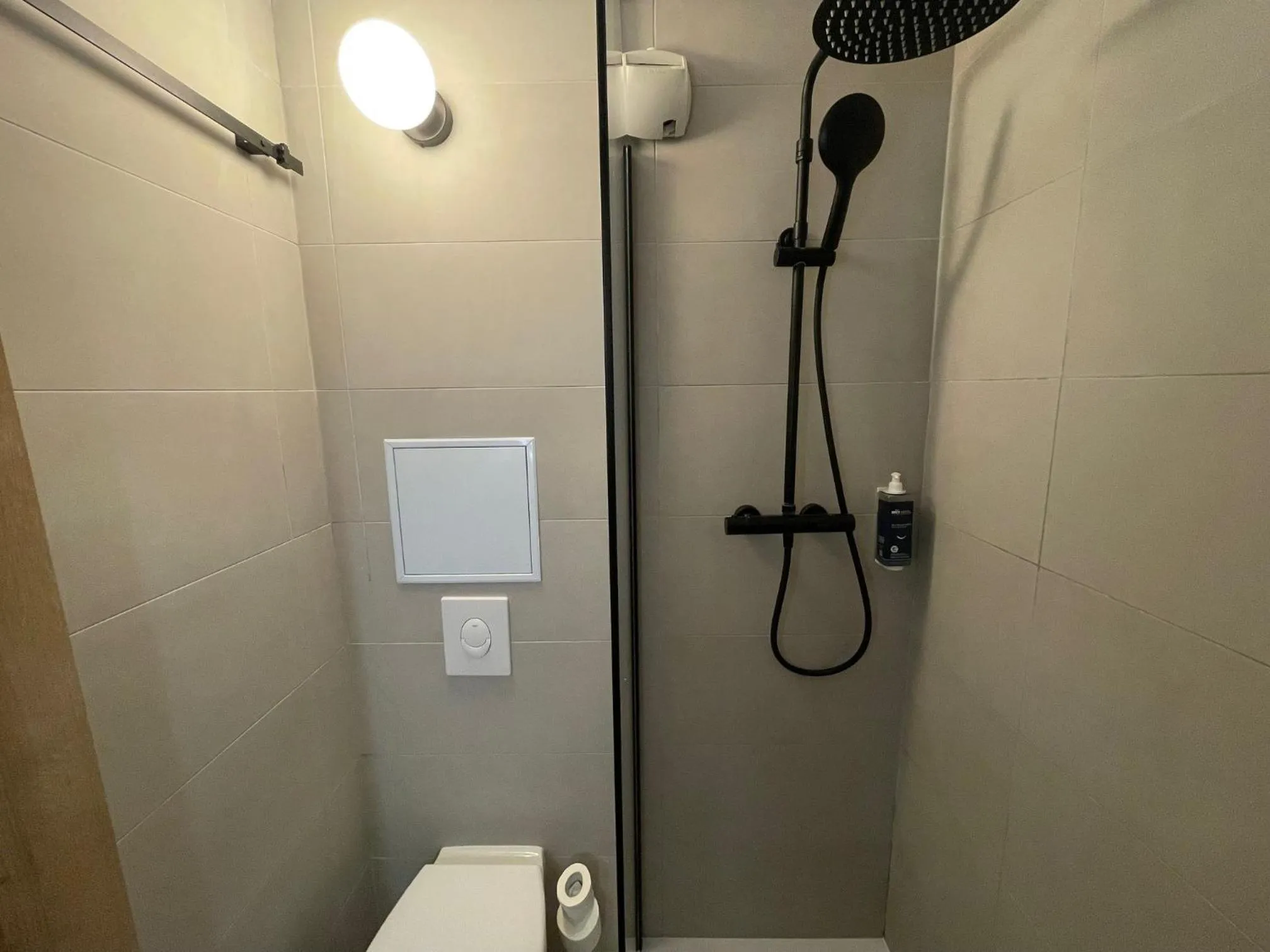 Bathroom in Brit Hotel Confort Rouen Centre