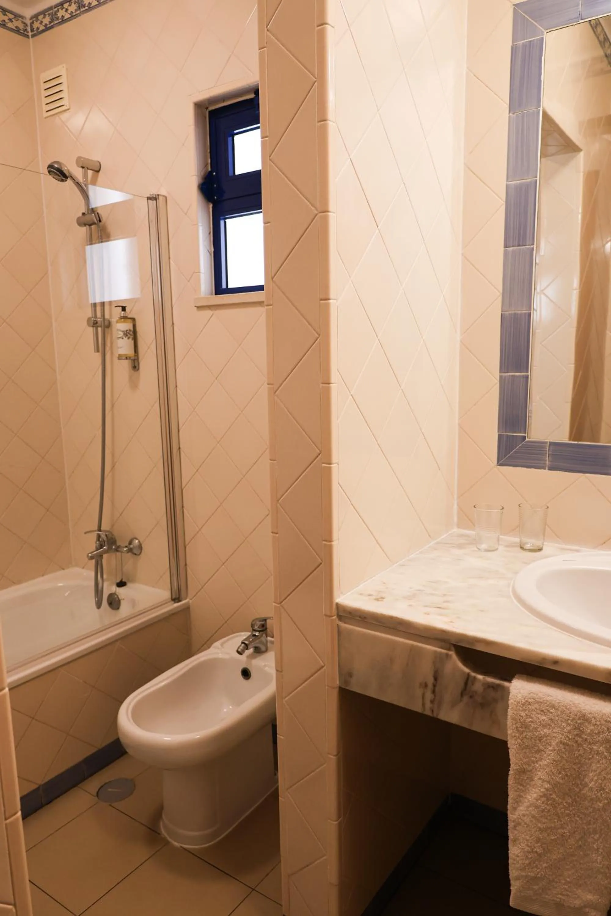 Shower in Apartamentos Rossio Mar