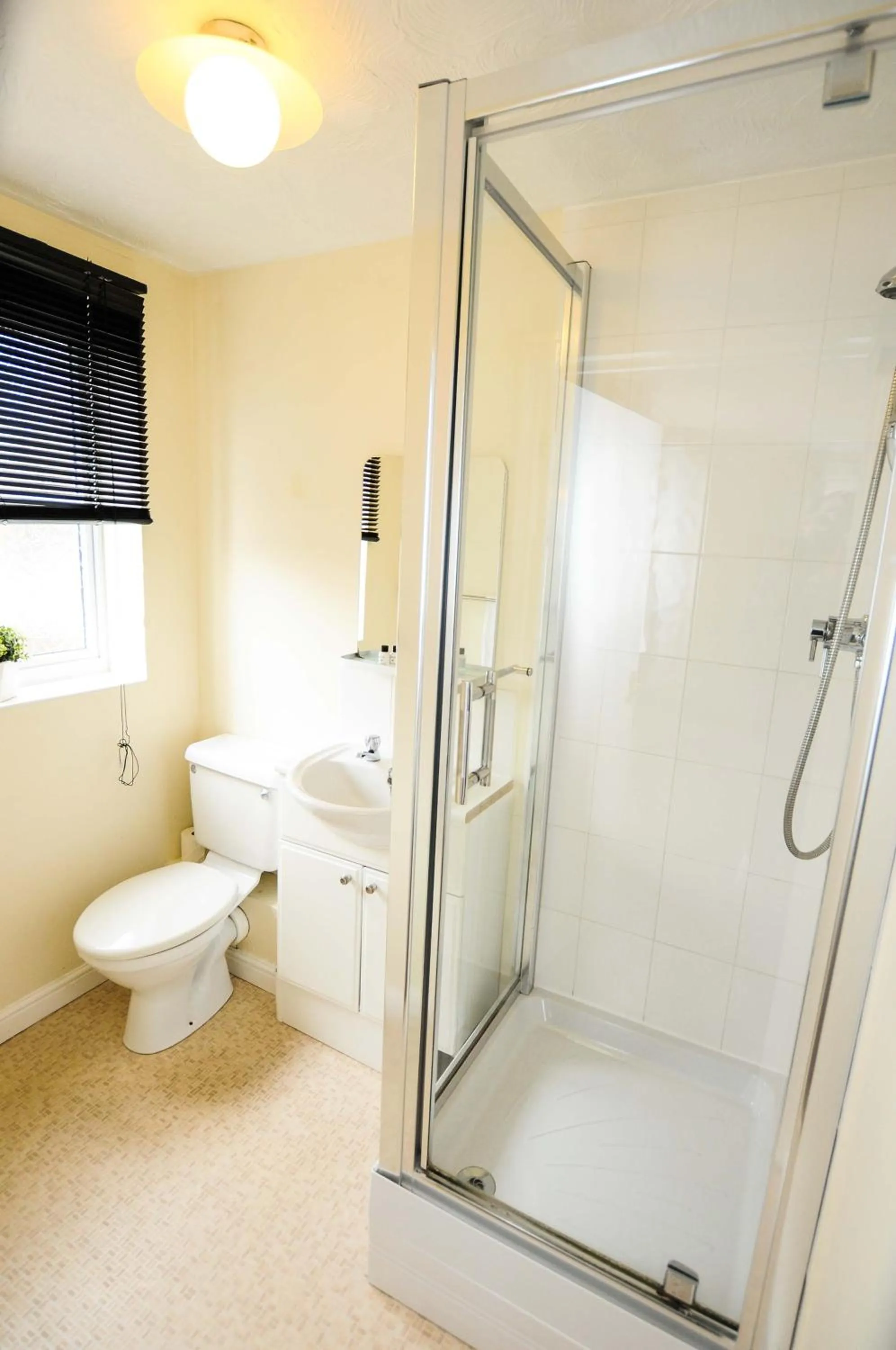 Bathroom in Orchard Gate Apartments from Your Stay Bristol