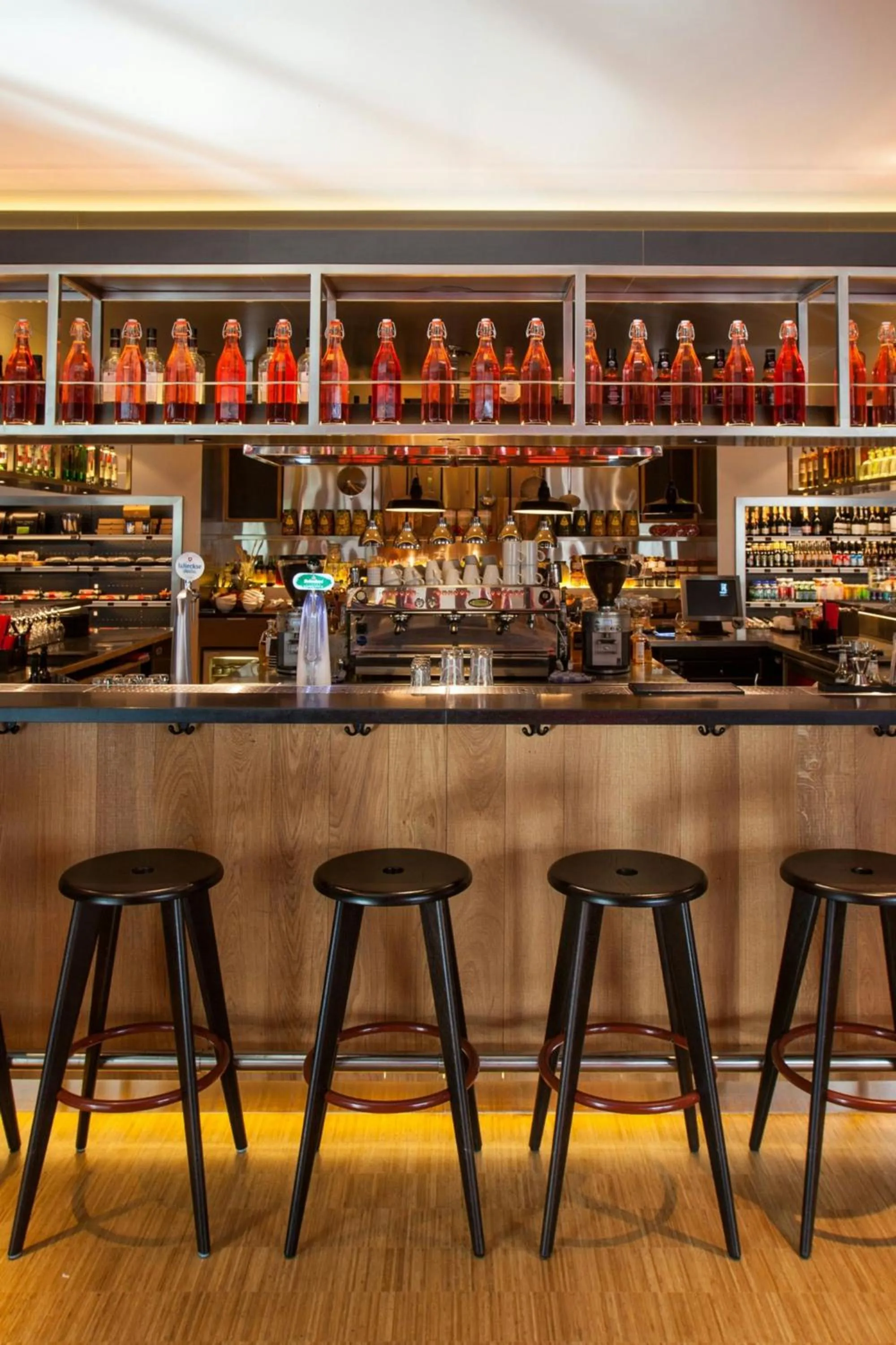 Restaurant/places to eat in citizenM Amsterdam South