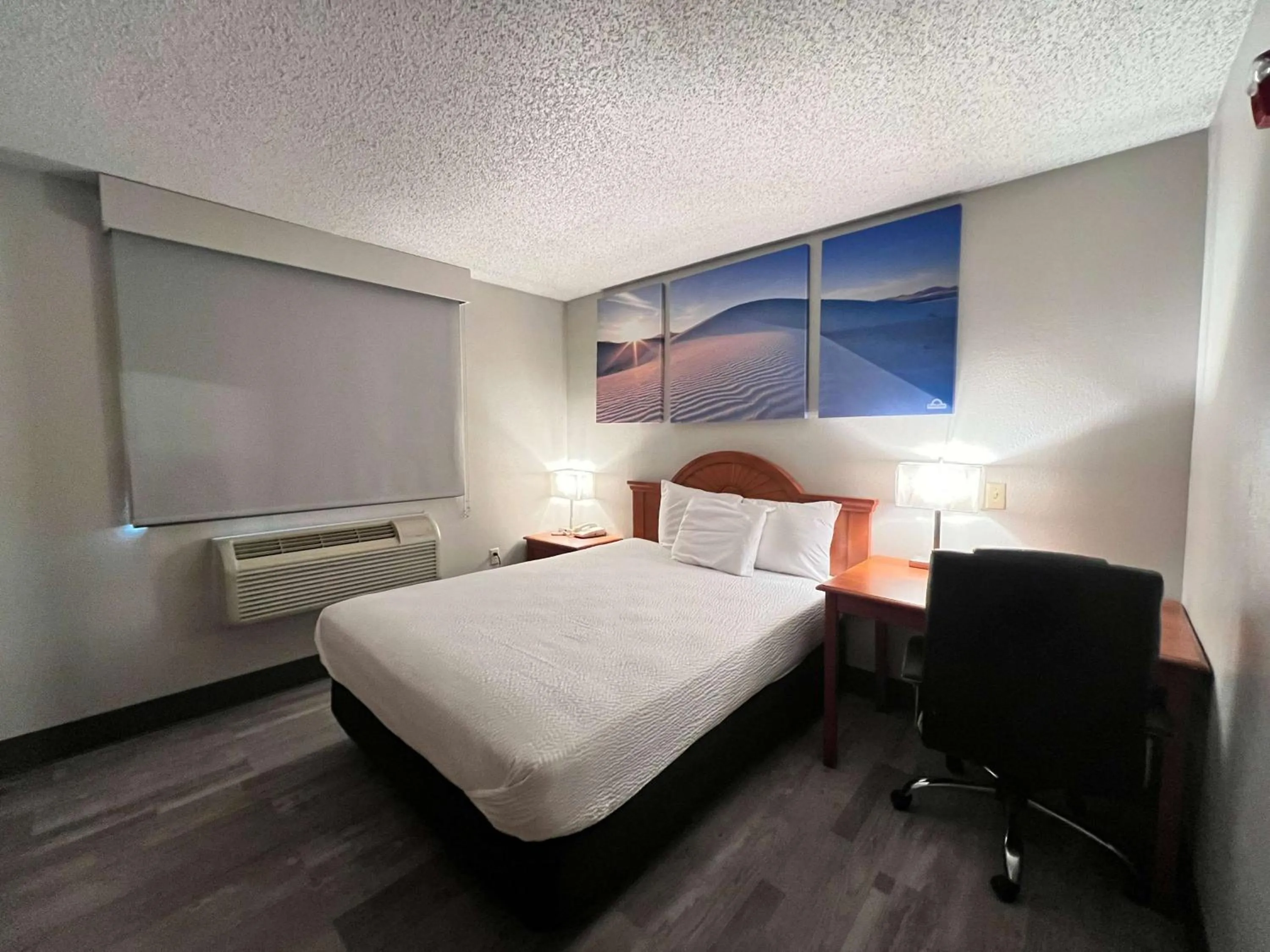 Photo of the whole room, Bed in Antelope Inn & Suites