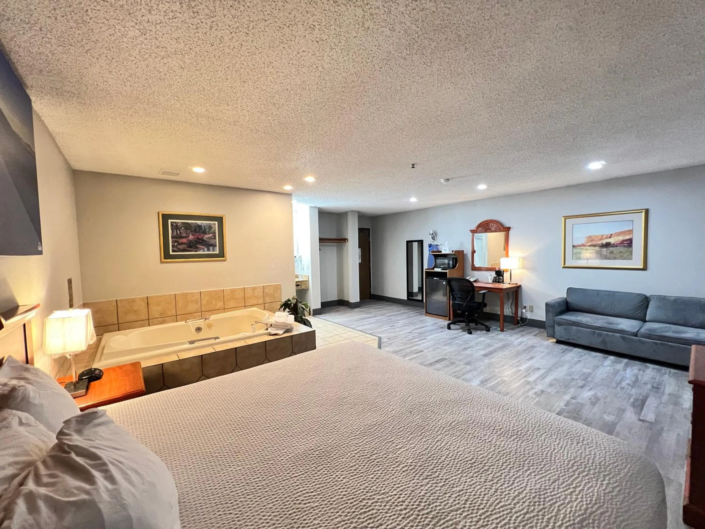 Photo of the whole room, Bed in Antelope Inn & Suites