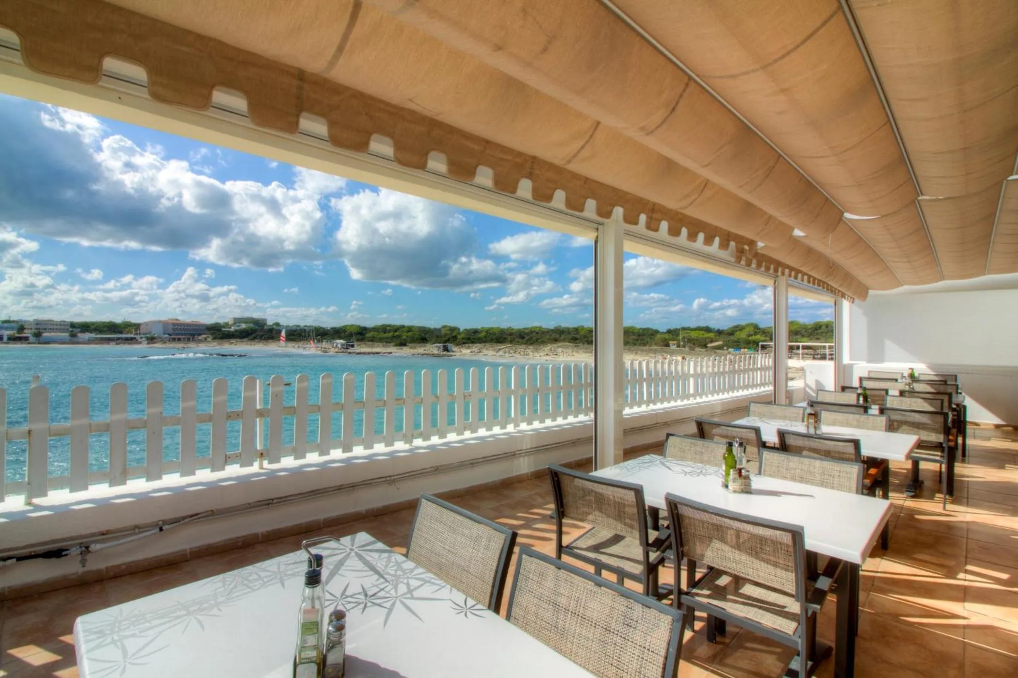 Restaurant/places to eat in Hotel Roca Bella