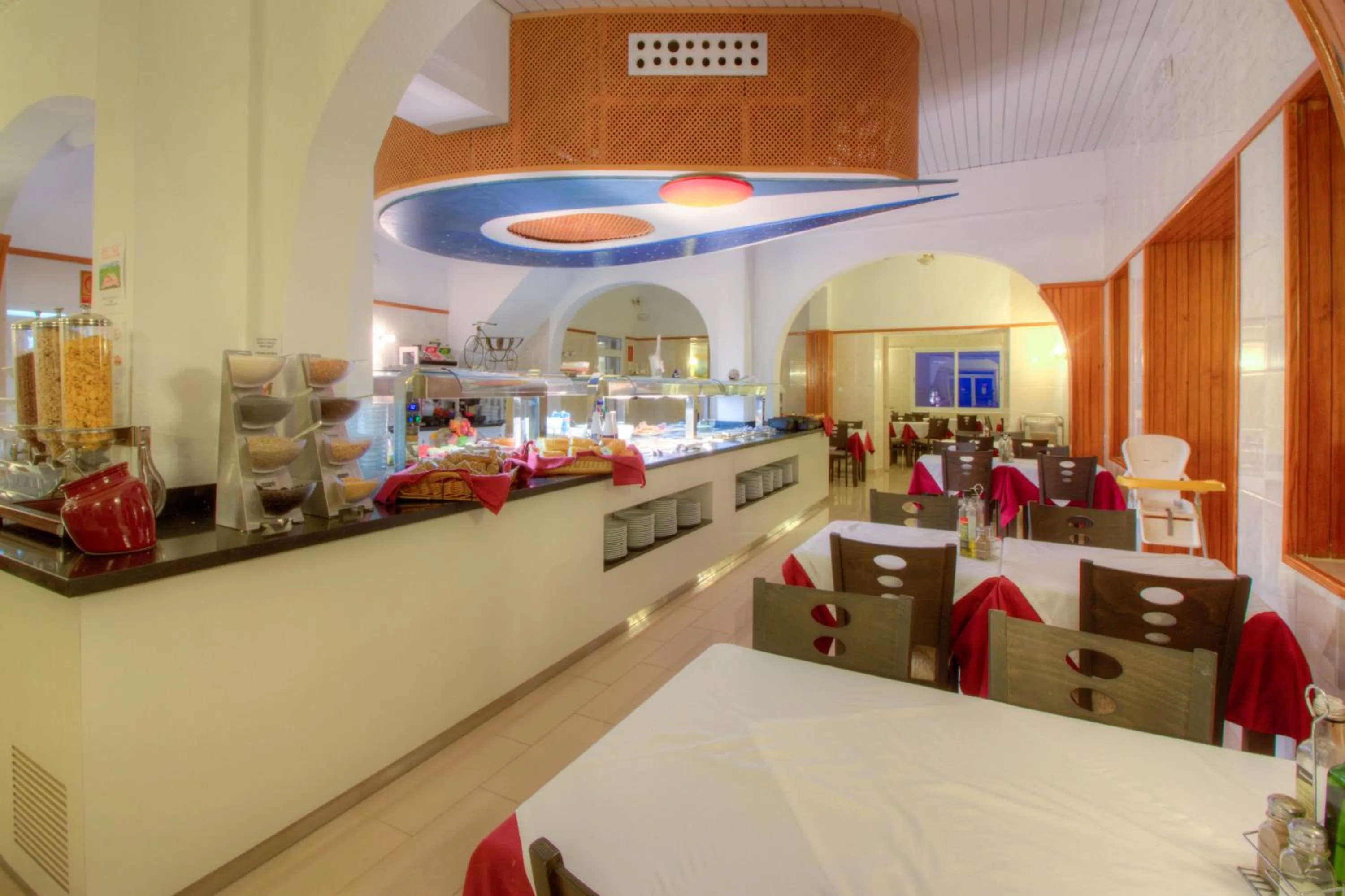 Buffet breakfast in Hotel Roca Bella