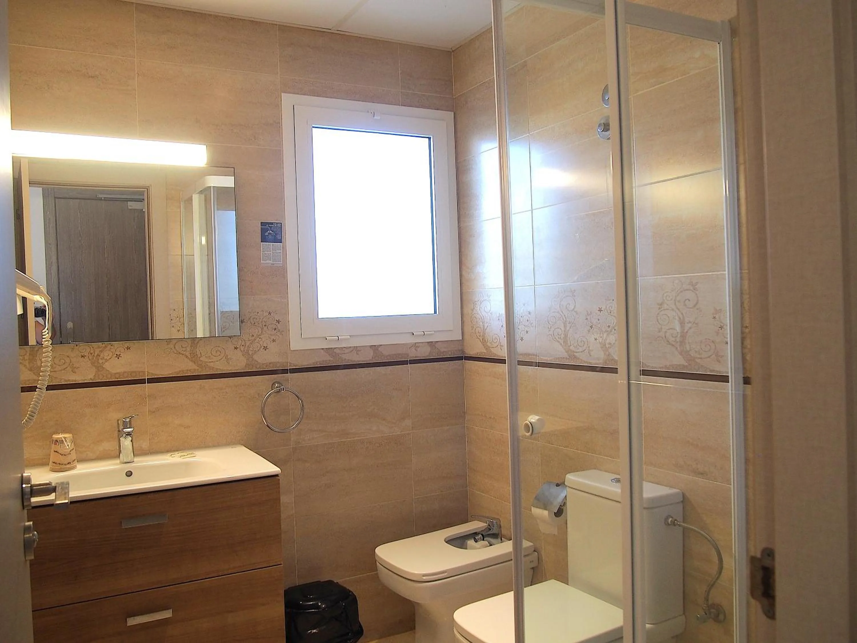 Shower in Hotel Roca Bella