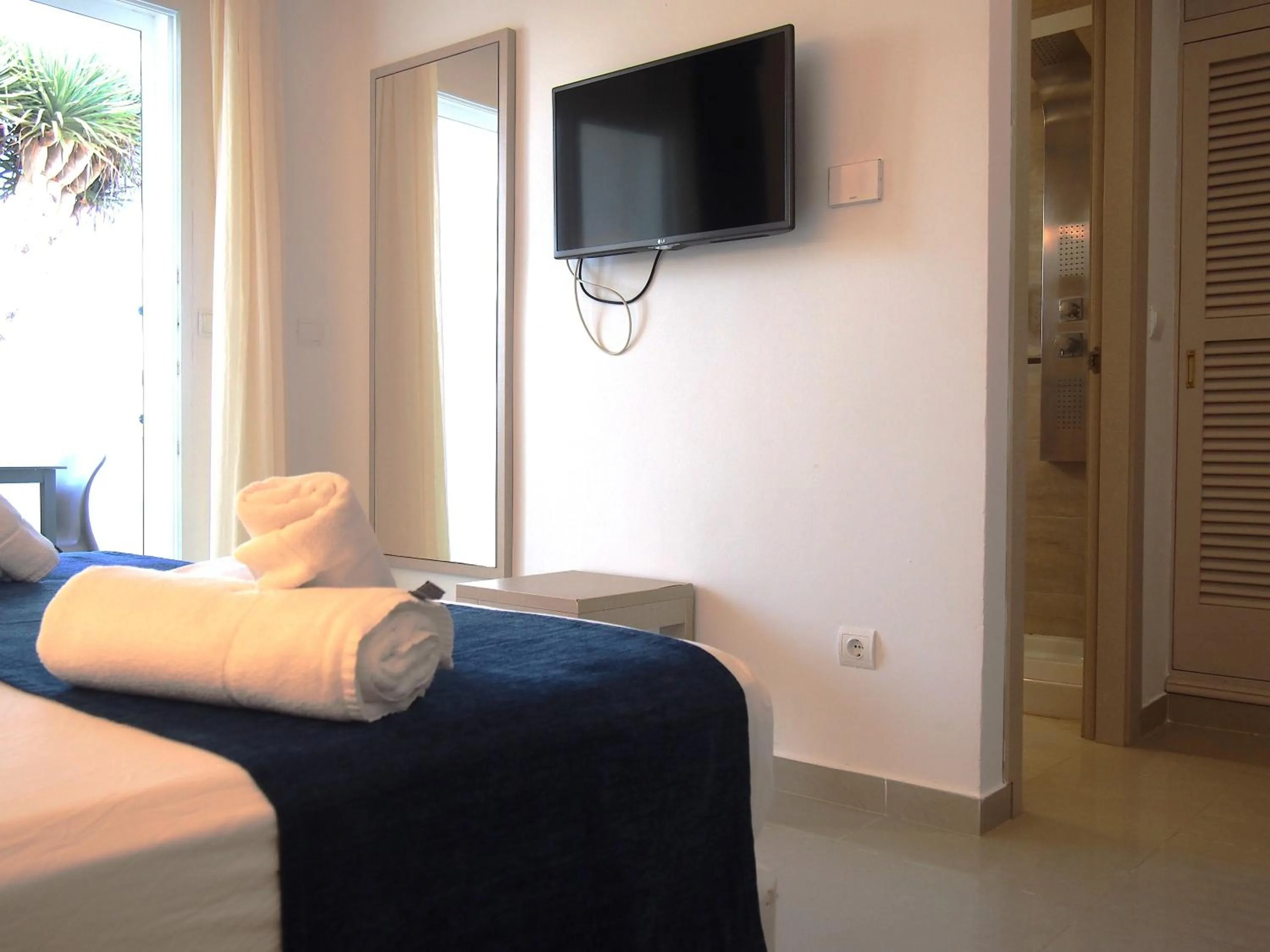 Bedroom, Bed in Hotel Roca Bella