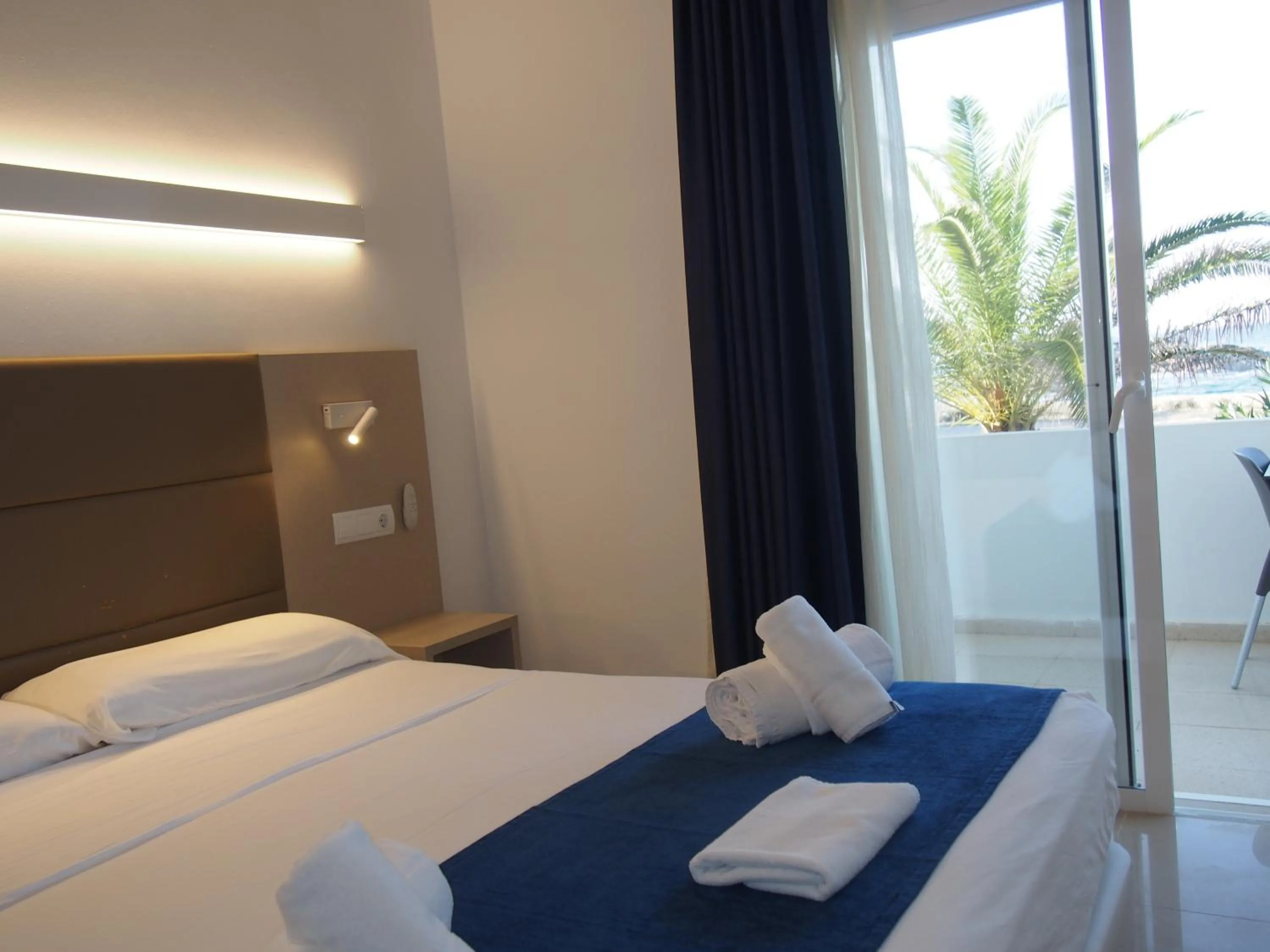 Bedroom, Bed in Hotel Roca Bella