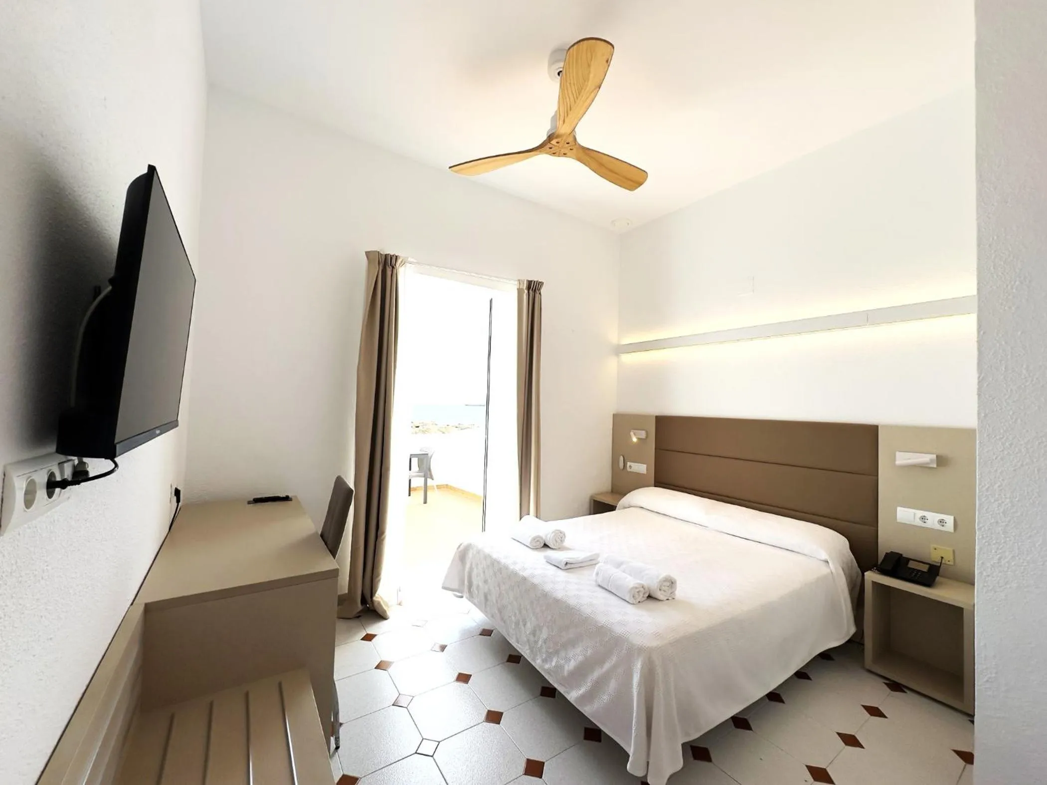 Photo of the whole room, Bed in Hotel Roca Bella