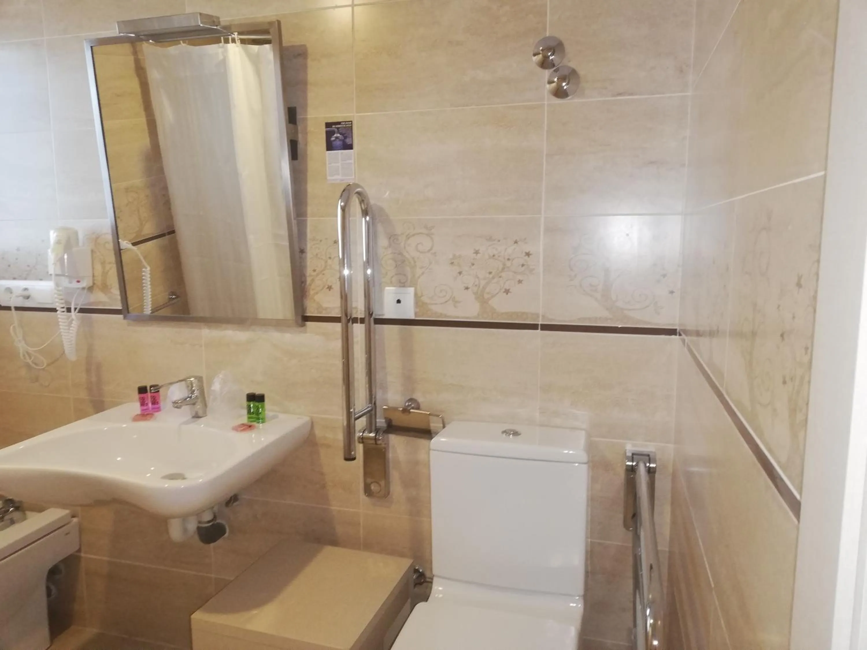 Shower in Hotel Roca Bella