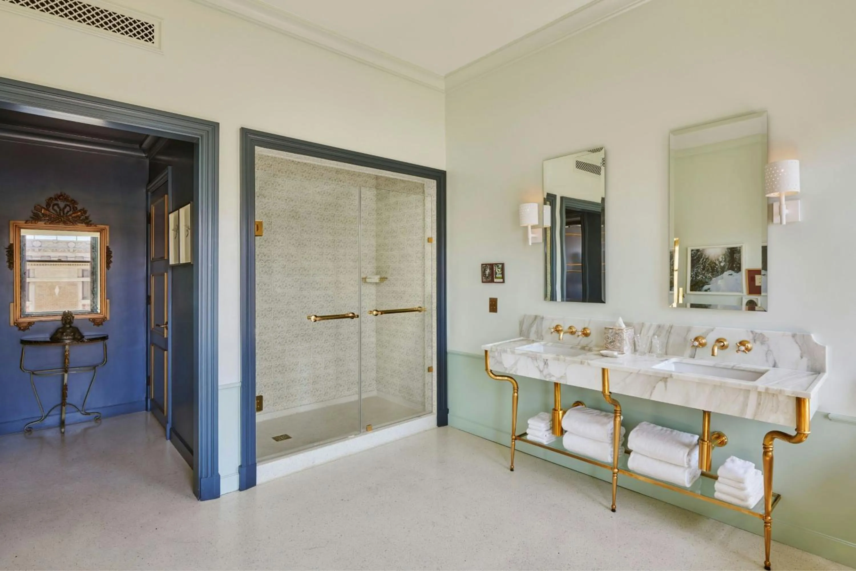 Bathroom in Hotel Per La, Autograph Collection