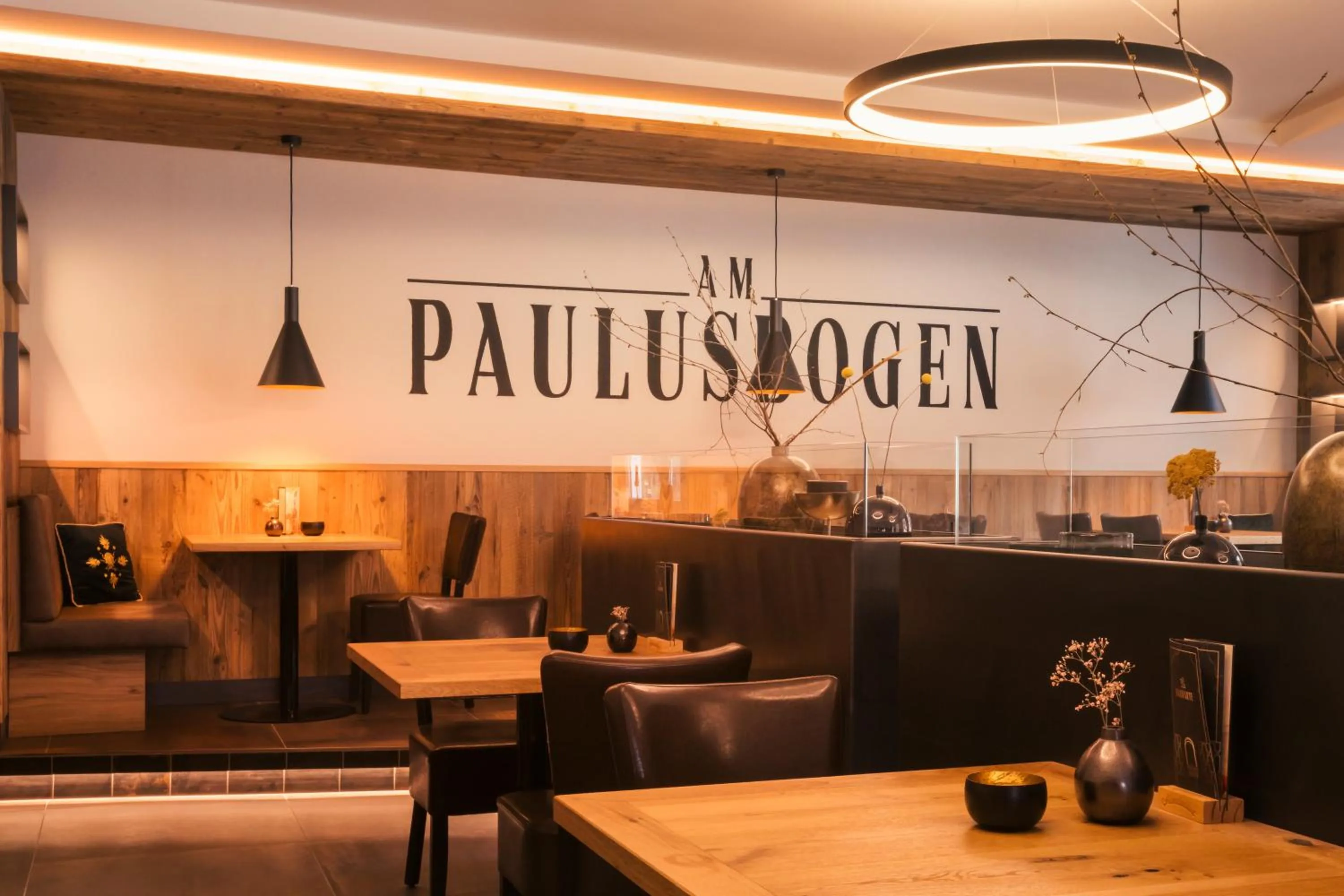 Restaurant/places to eat in Am Paulusbogen