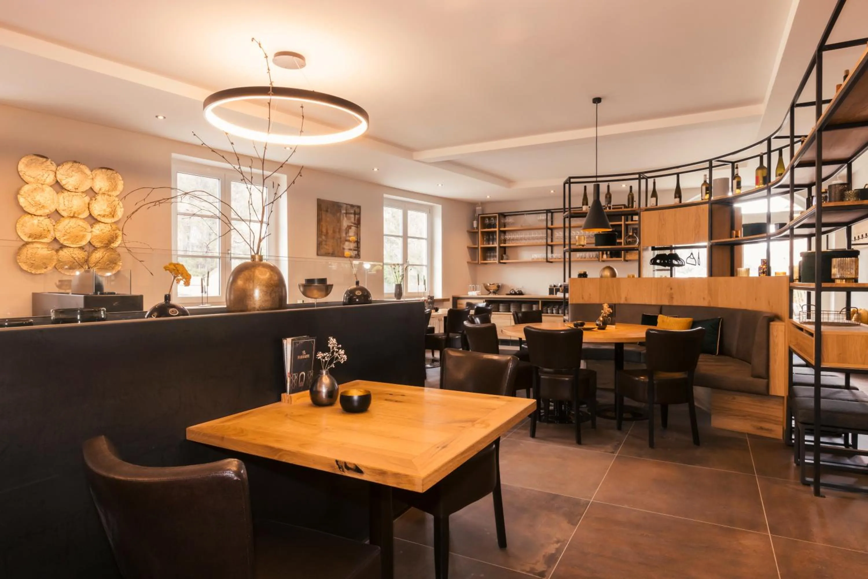 Restaurant/places to eat in Am Paulusbogen