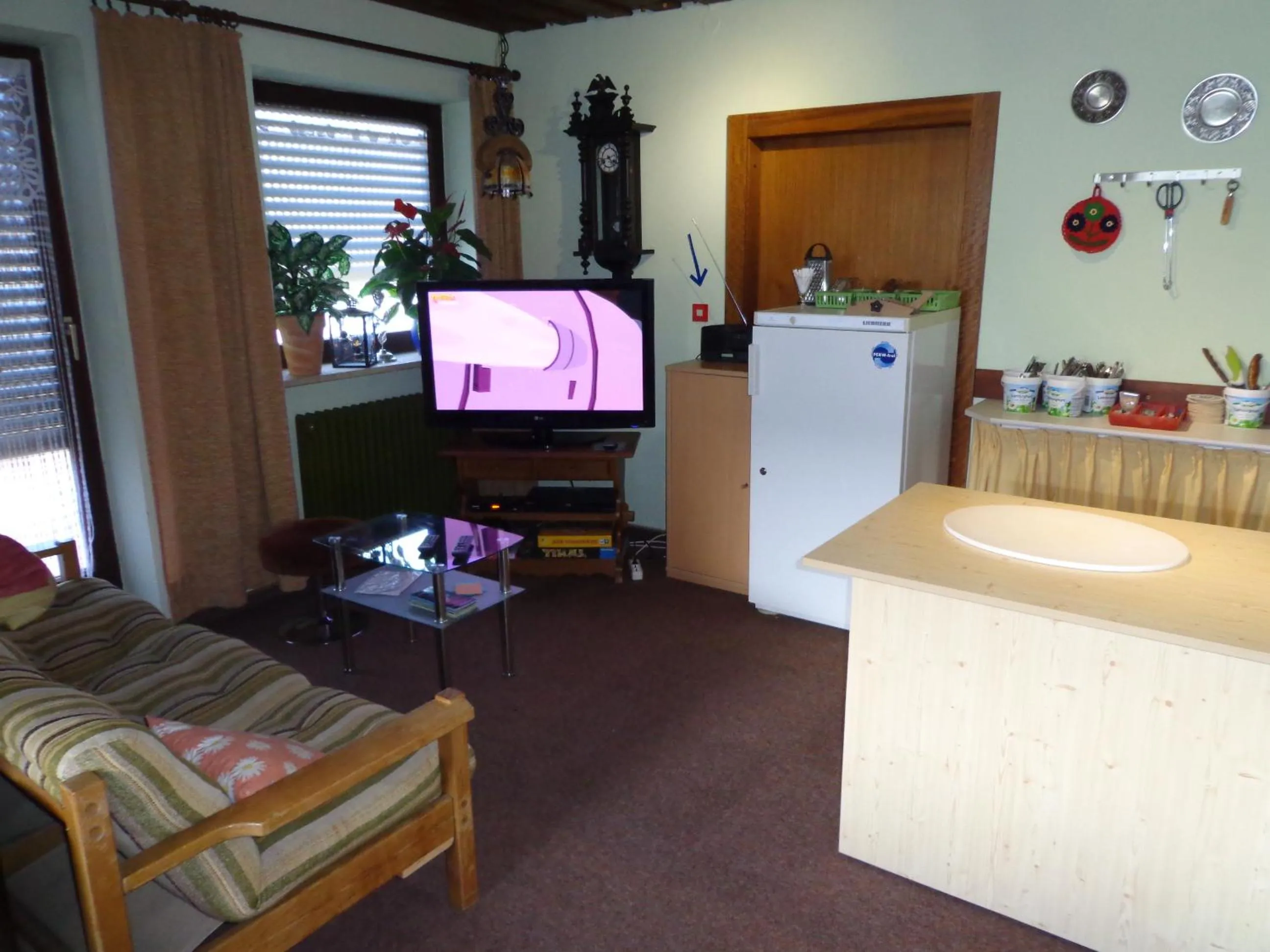 Communal lounge/ TV room, Bed in Pension Schamberger