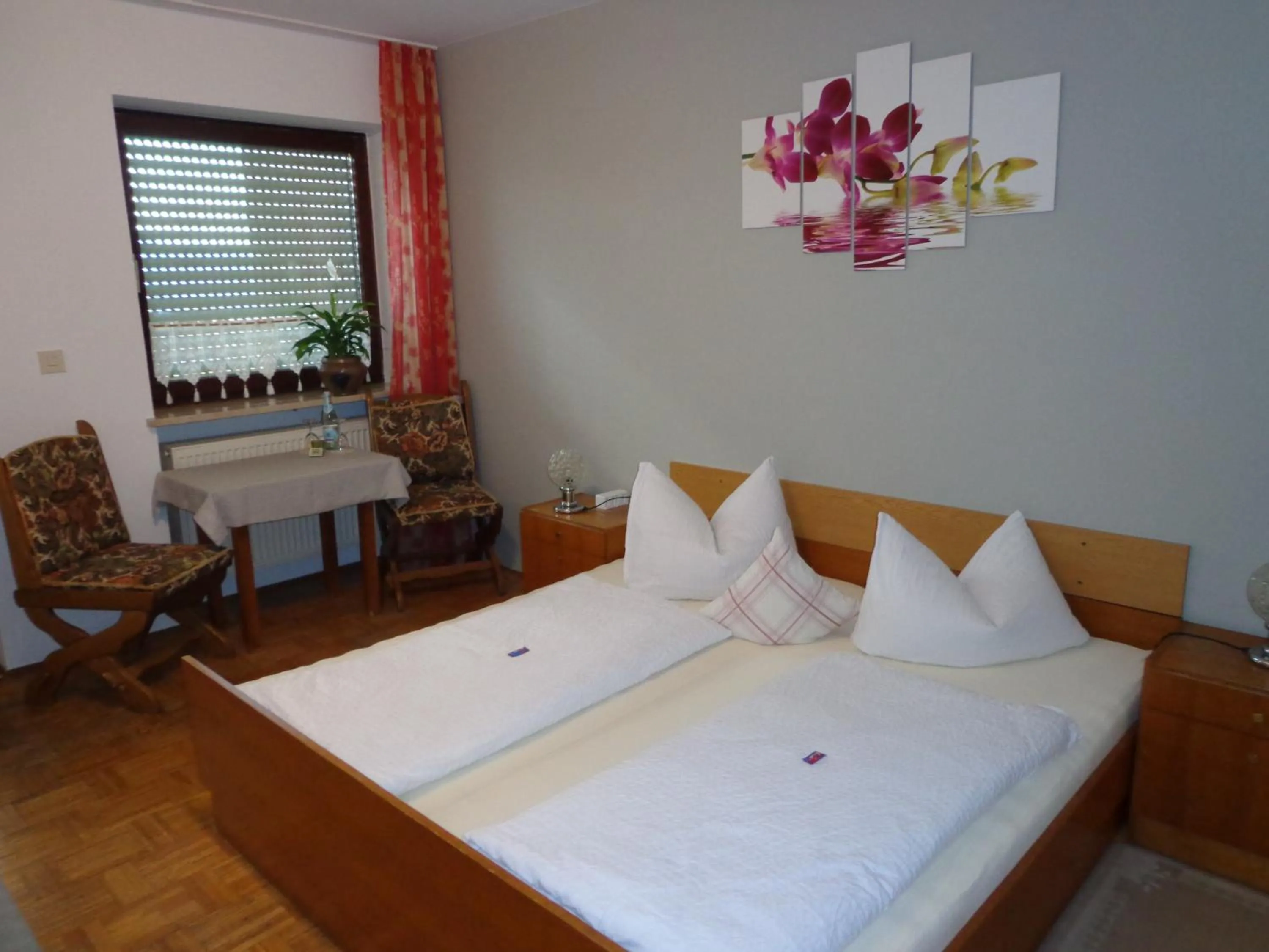 Photo of the whole room, Bed in Pension Schamberger