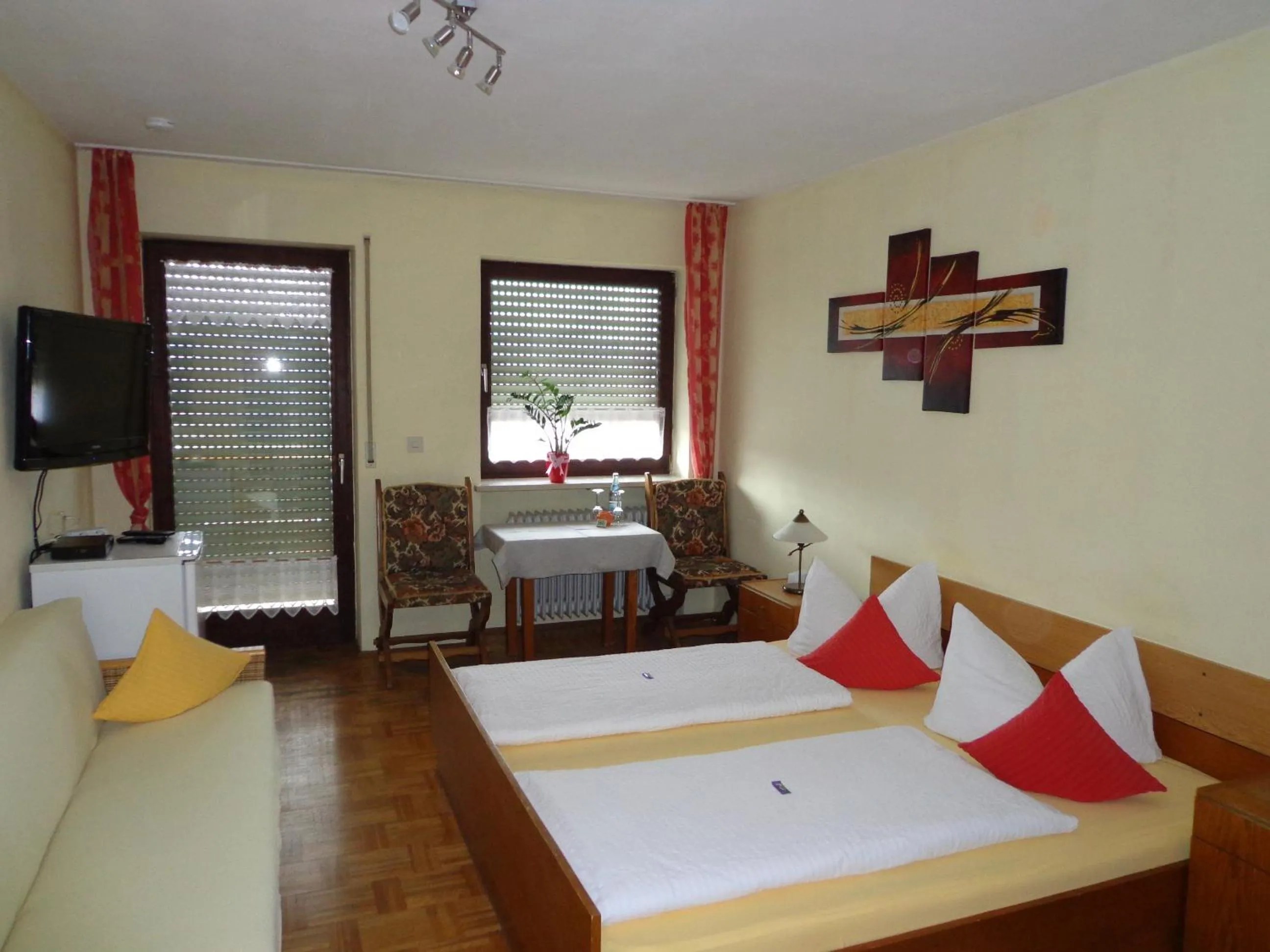 Shower, Bed in Pension Schamberger