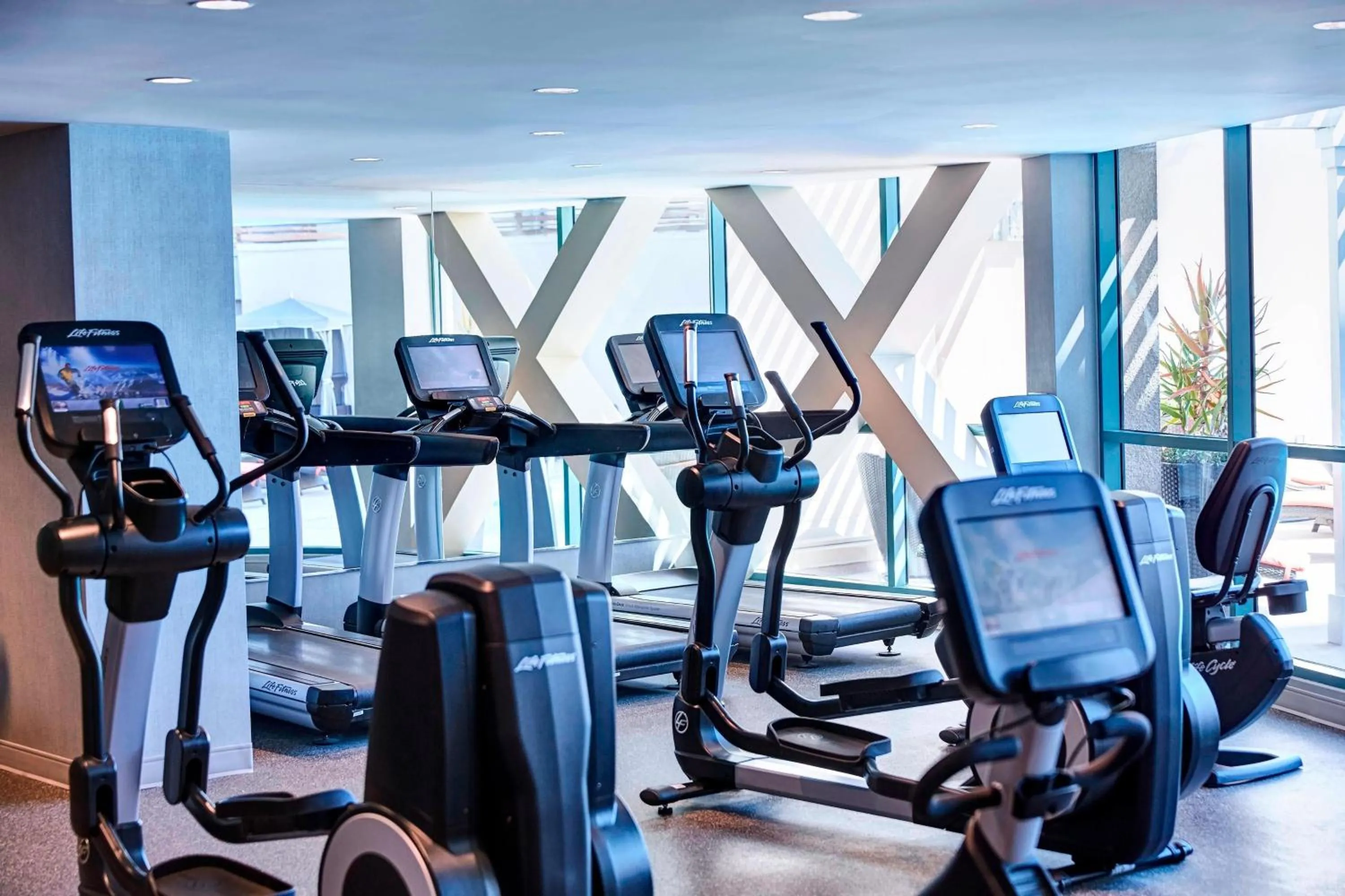 Fitness centre/facilities in Renaissance Los Angeles Airport Hotel