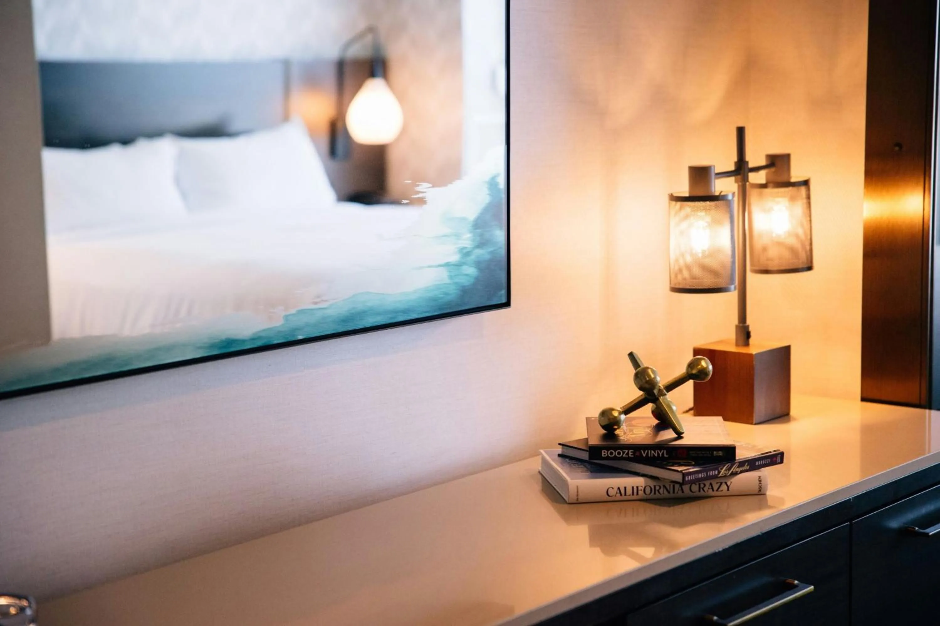 Bedroom, Bed in Renaissance Los Angeles Airport Hotel