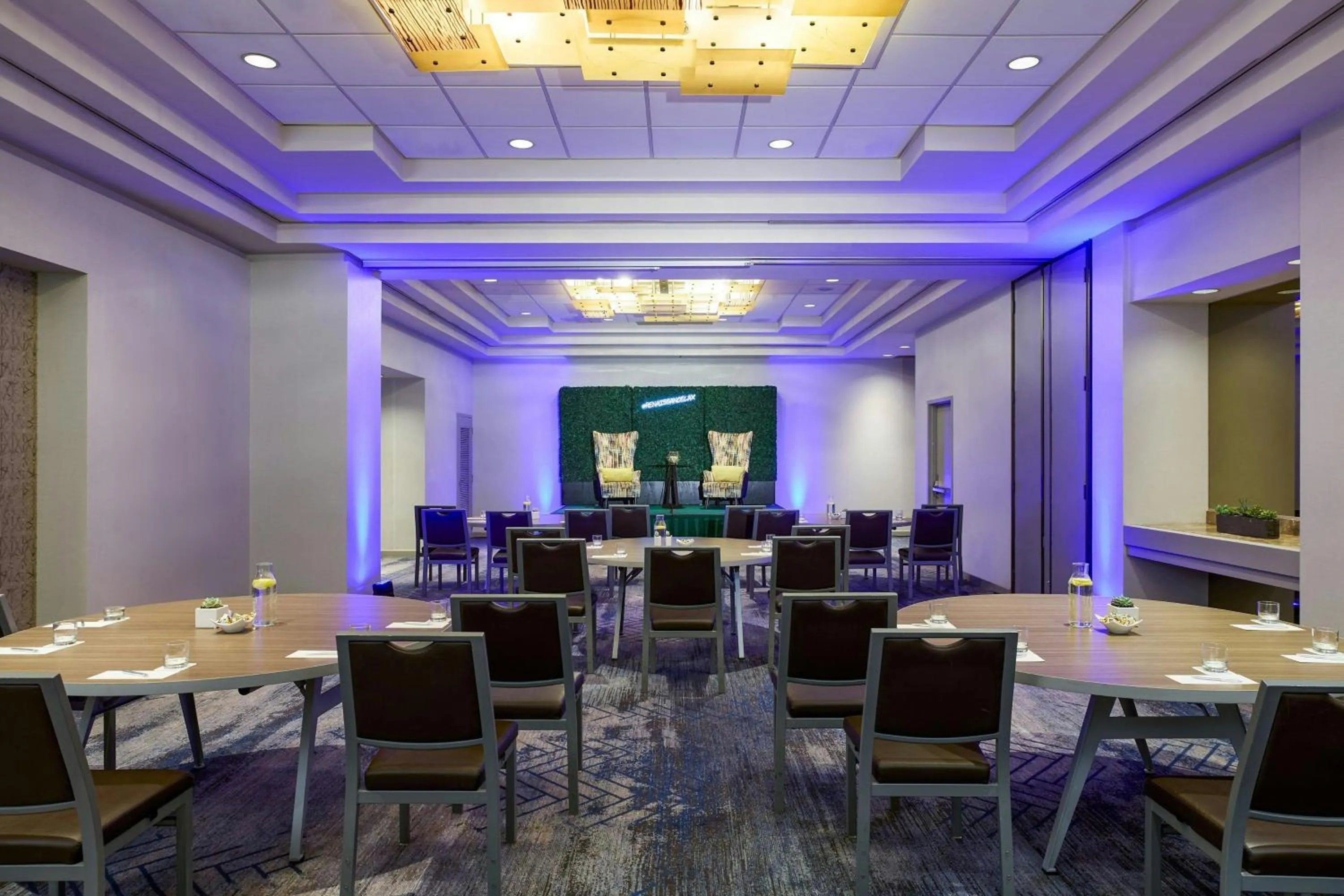 Meeting/conference room in Renaissance Los Angeles Airport Hotel