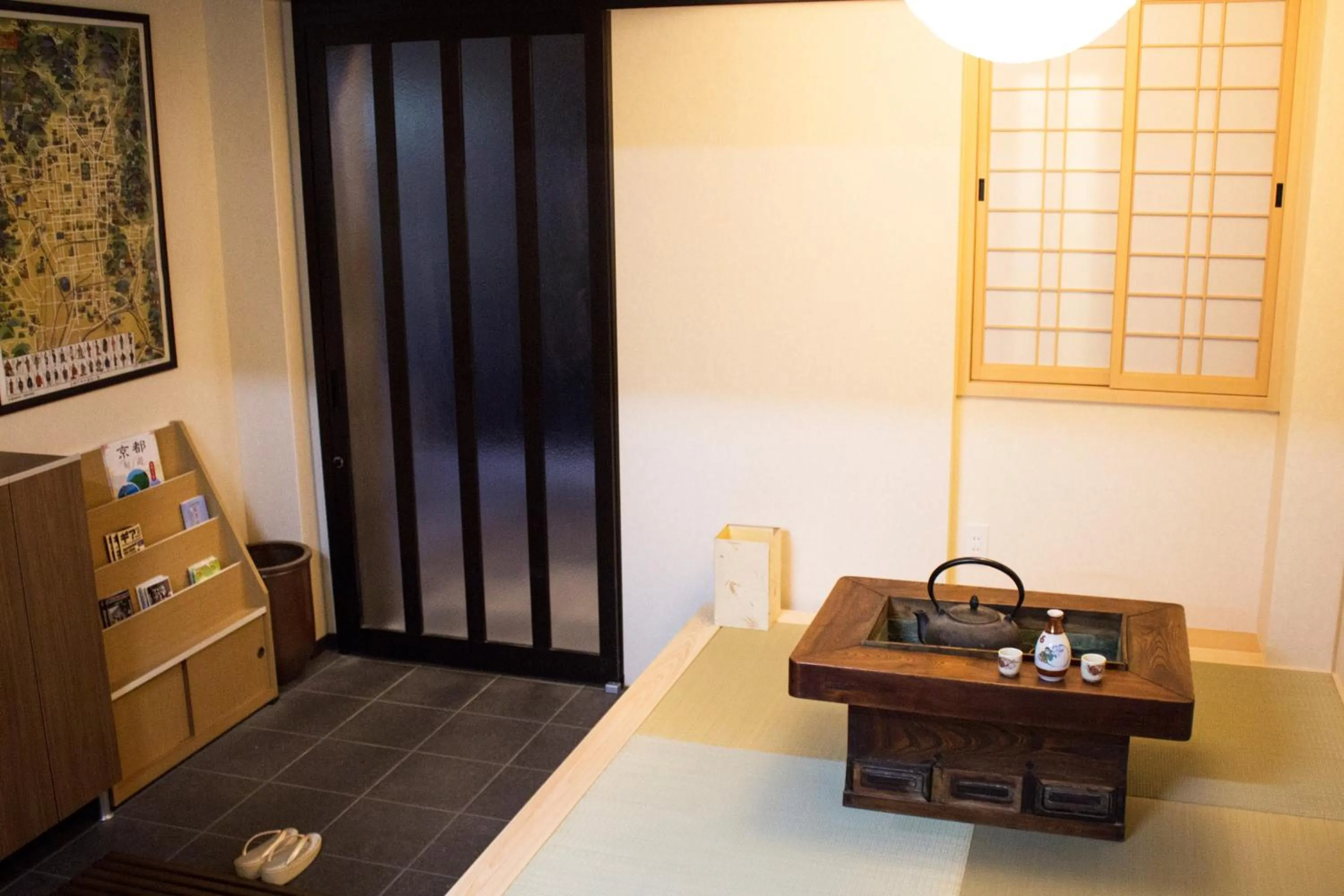 Communal lounge/ TV room in Kamoya Ryokan