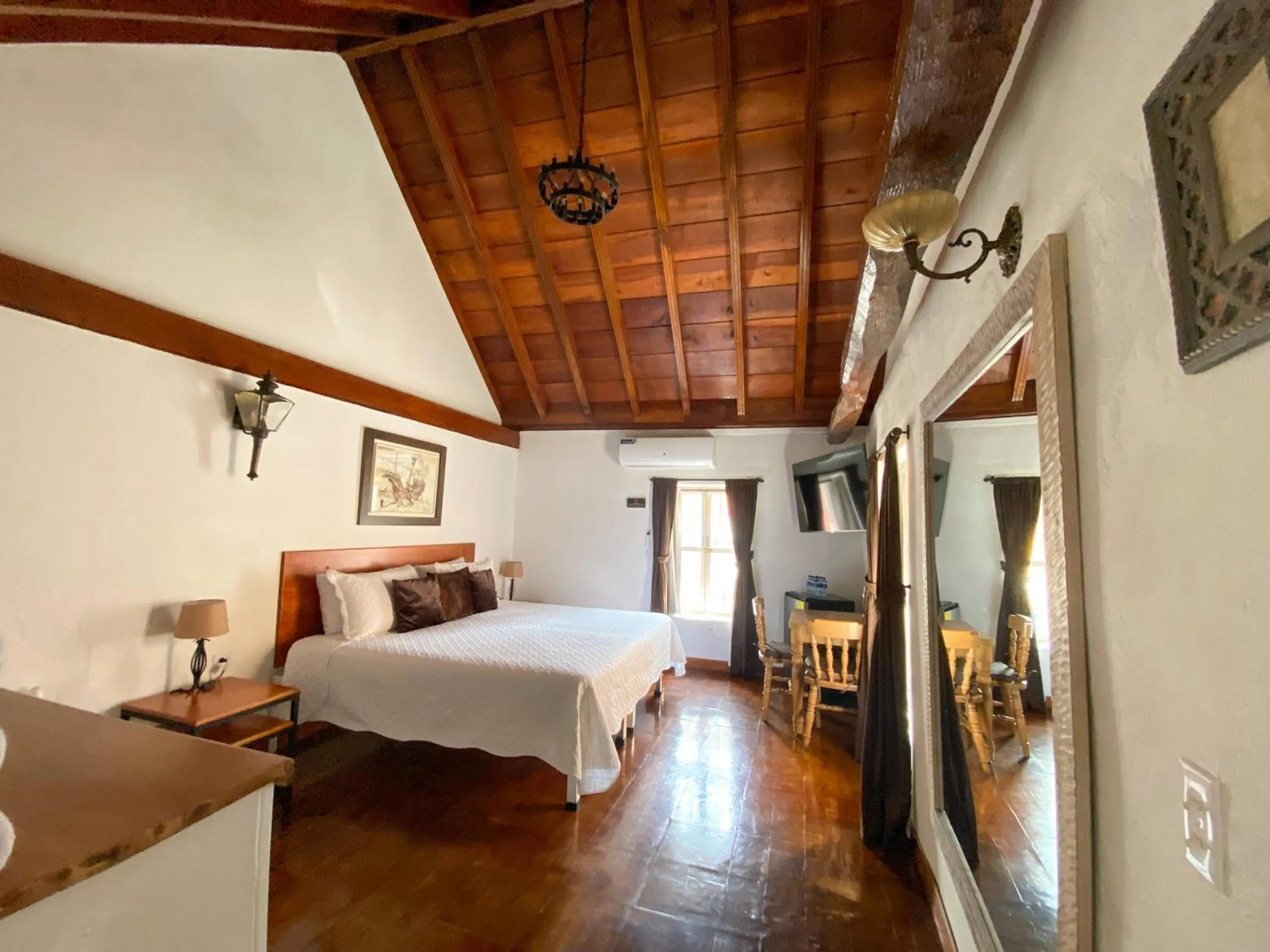 Restaurant/places to eat, Bed in Life is Good Cartagena Hostel