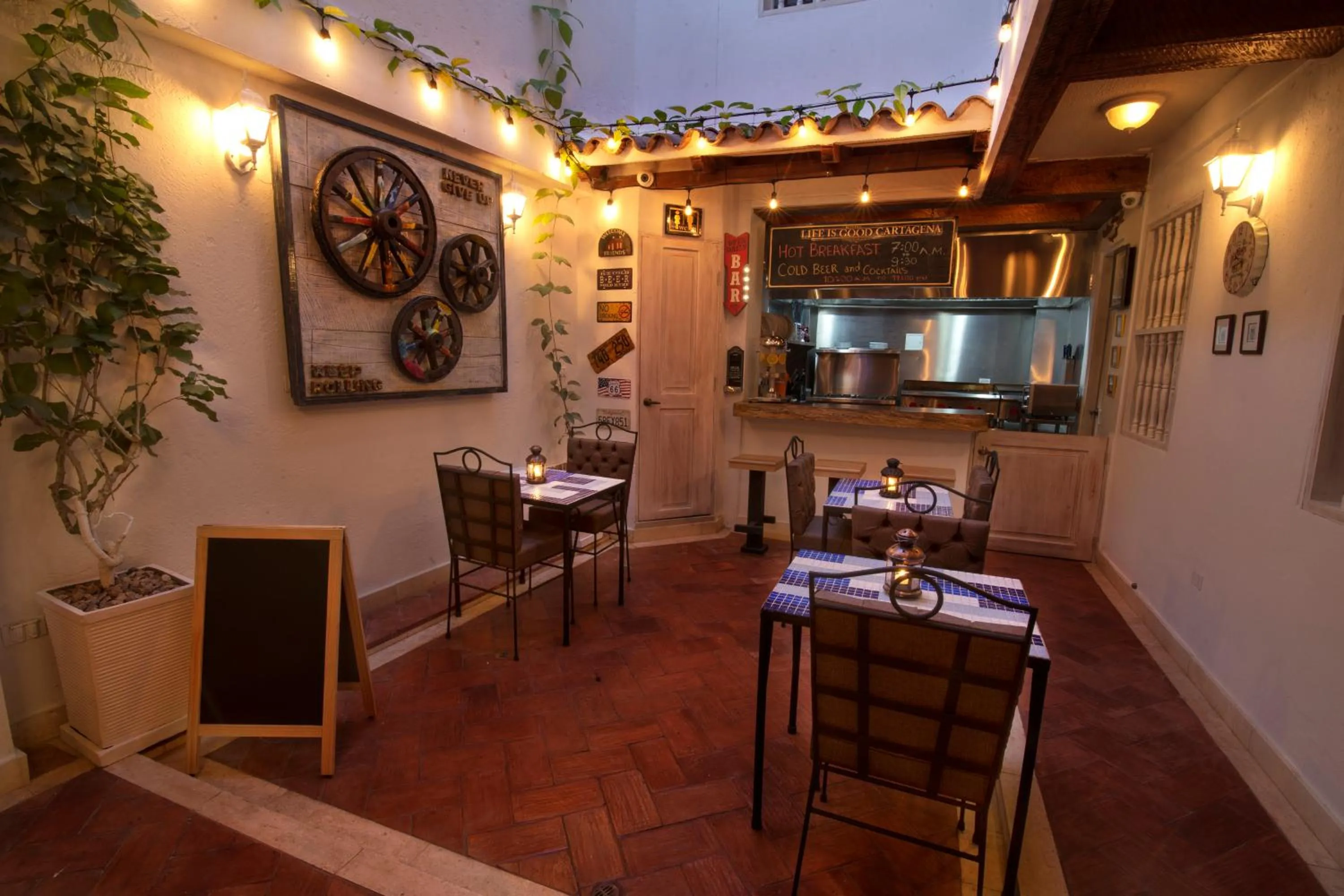 Lounge or bar in Life is Good Cartagena Hostel